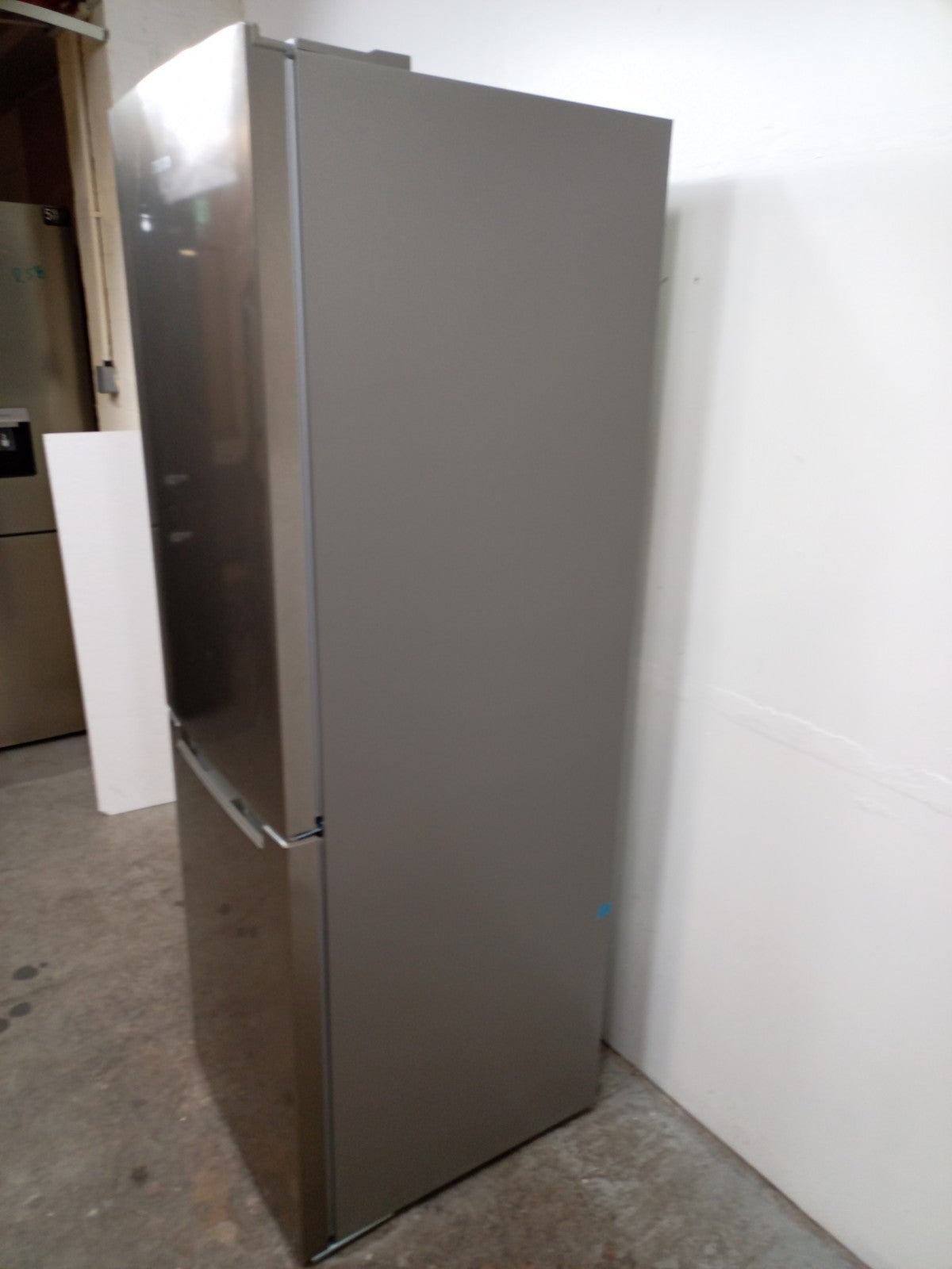 New Graded Kenwood KNF60XD23 60/40 Fridge Freezer - Silver RRP £499 S87