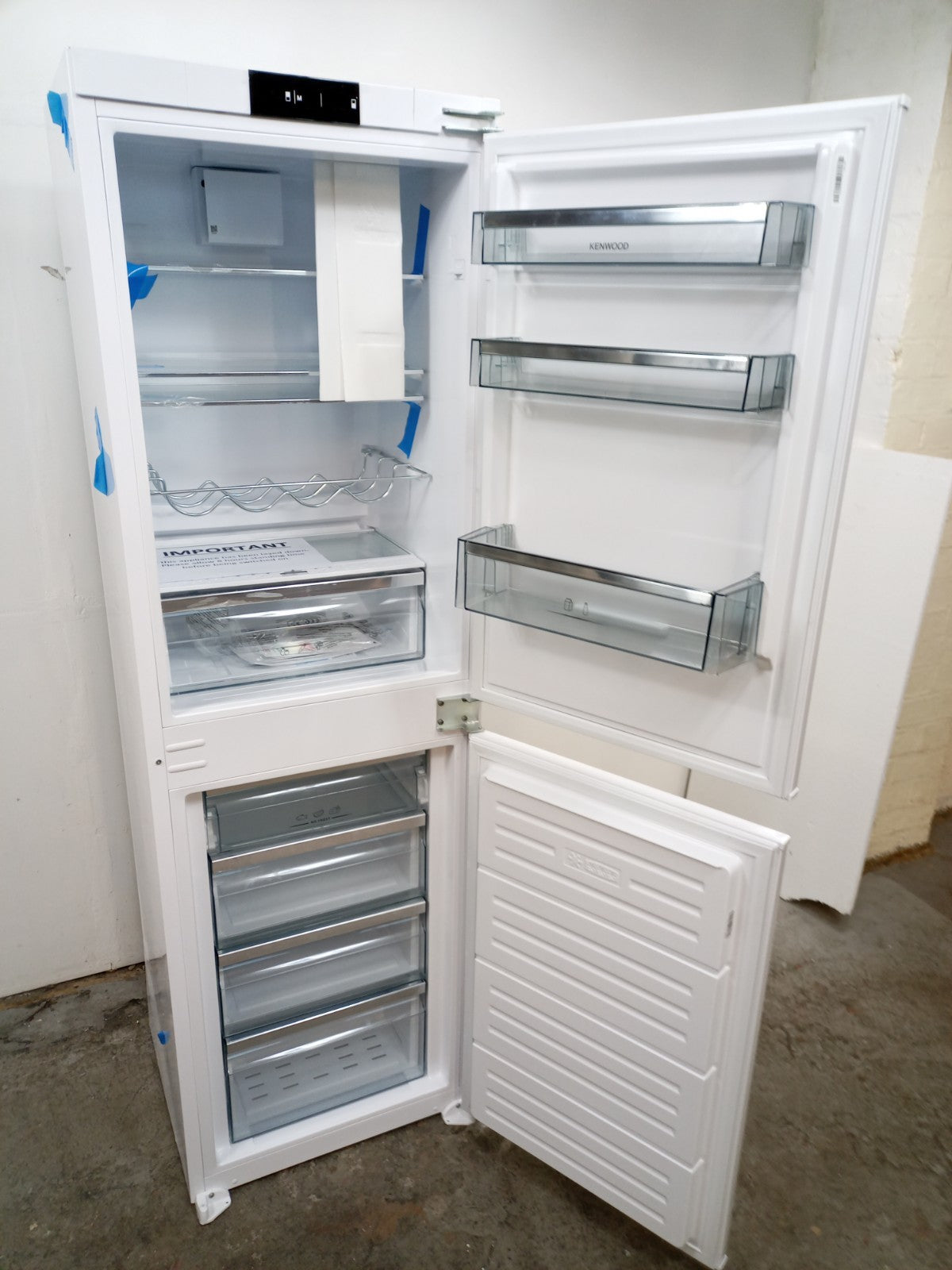 New Graded Kenwood KIFF5022 Integrated  50/50 Fridge Freezer RRP £399 UK Del M30