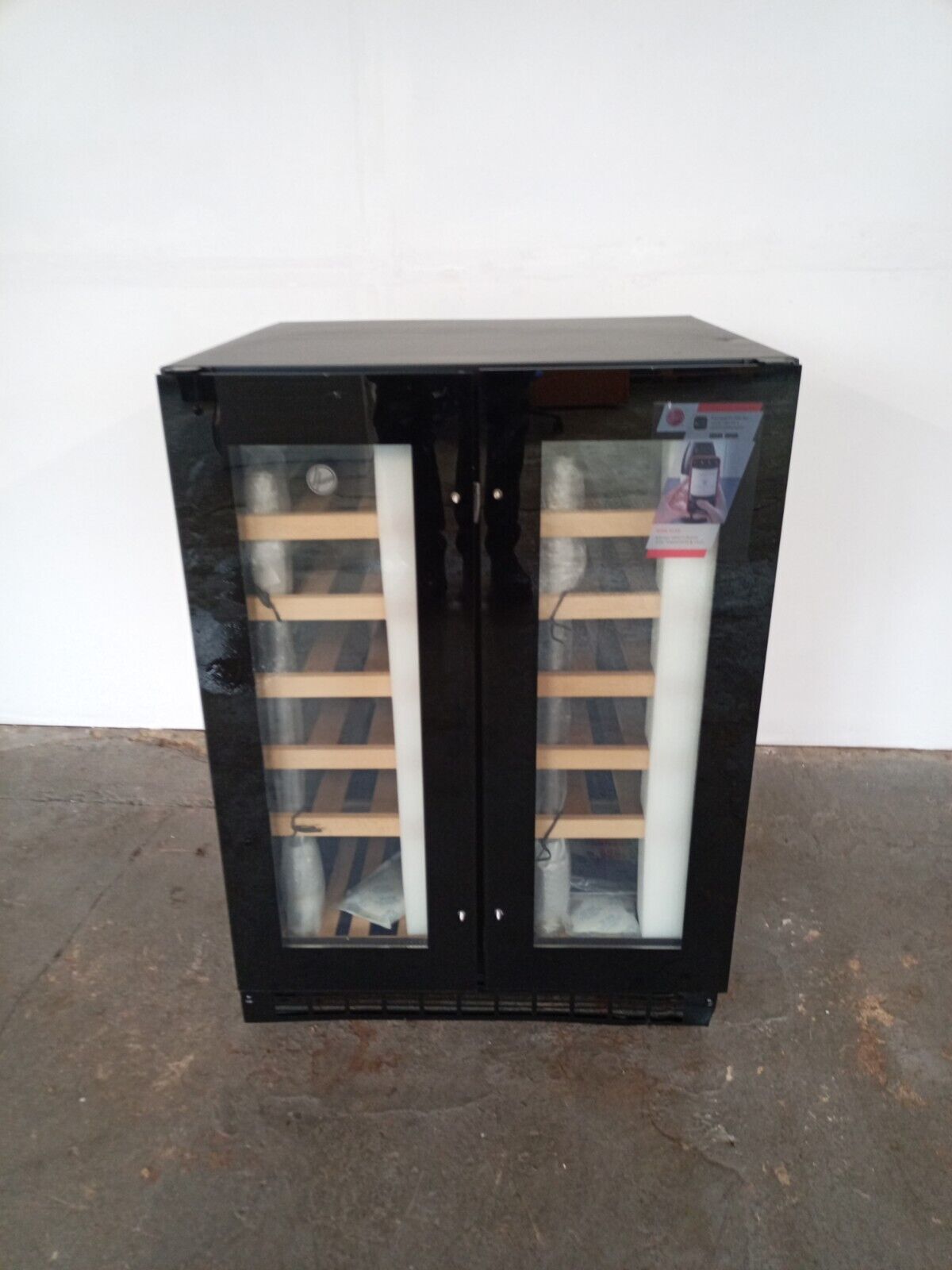 New Graded Hoover HWCB60DD UK 38 Bottle 60 cm Wine Cooler  RRP£699  Z25