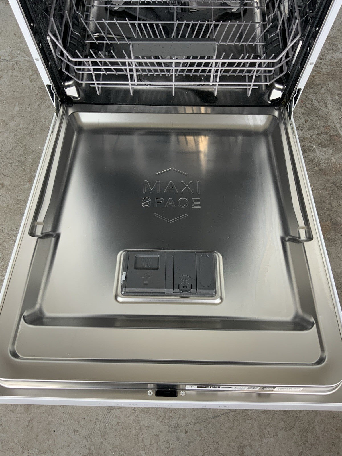 New Graded HOTPOINT Maxi Space H7FHP33UK Full-size Dishwasher - White F46