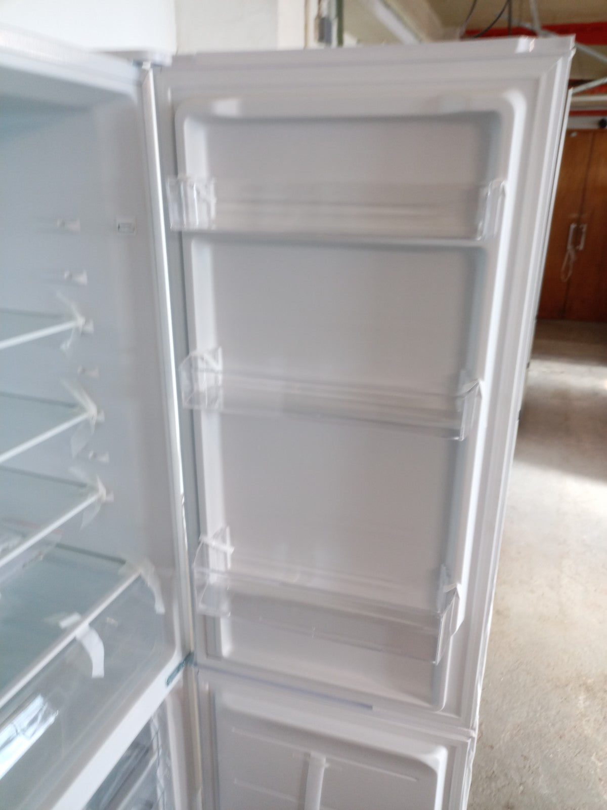New Graded White SIA SFF17855WE Freestanding  Fridge Freezer RRP£320  H92