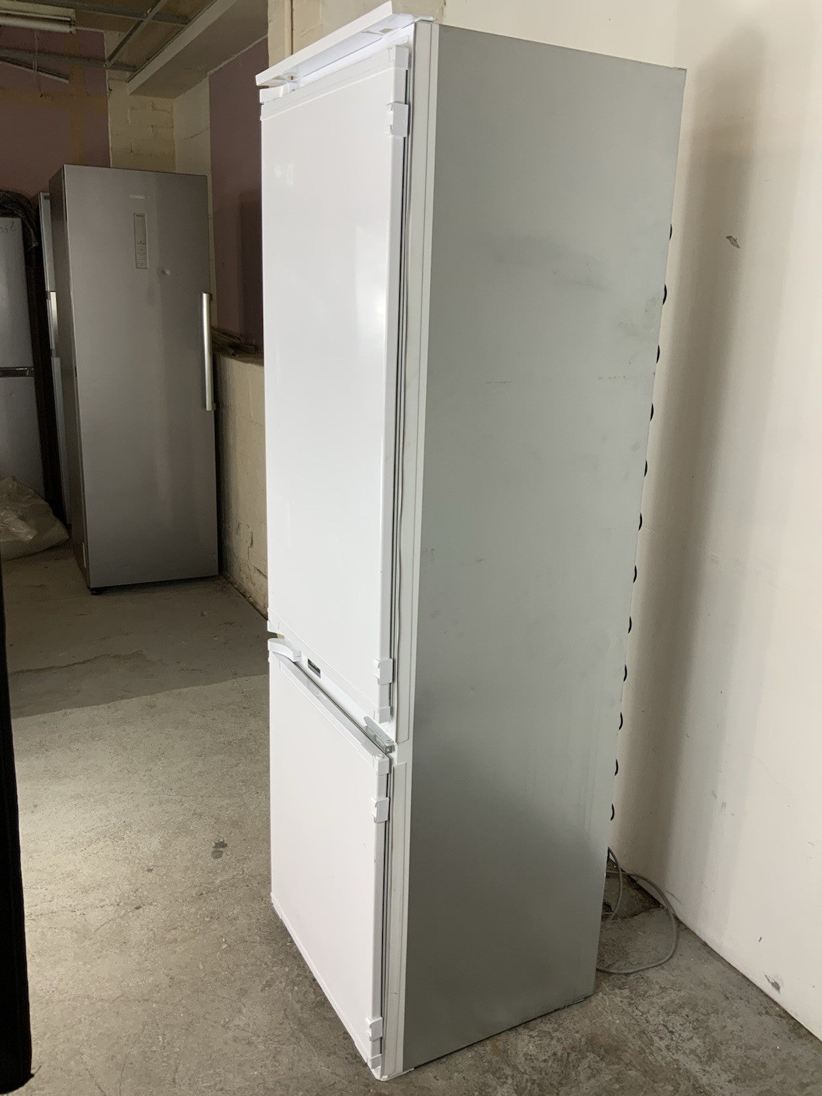 New Graded BEKO BCFD473 Integrated  70/30 Fridge Freezer RRP £549! UK Del F57