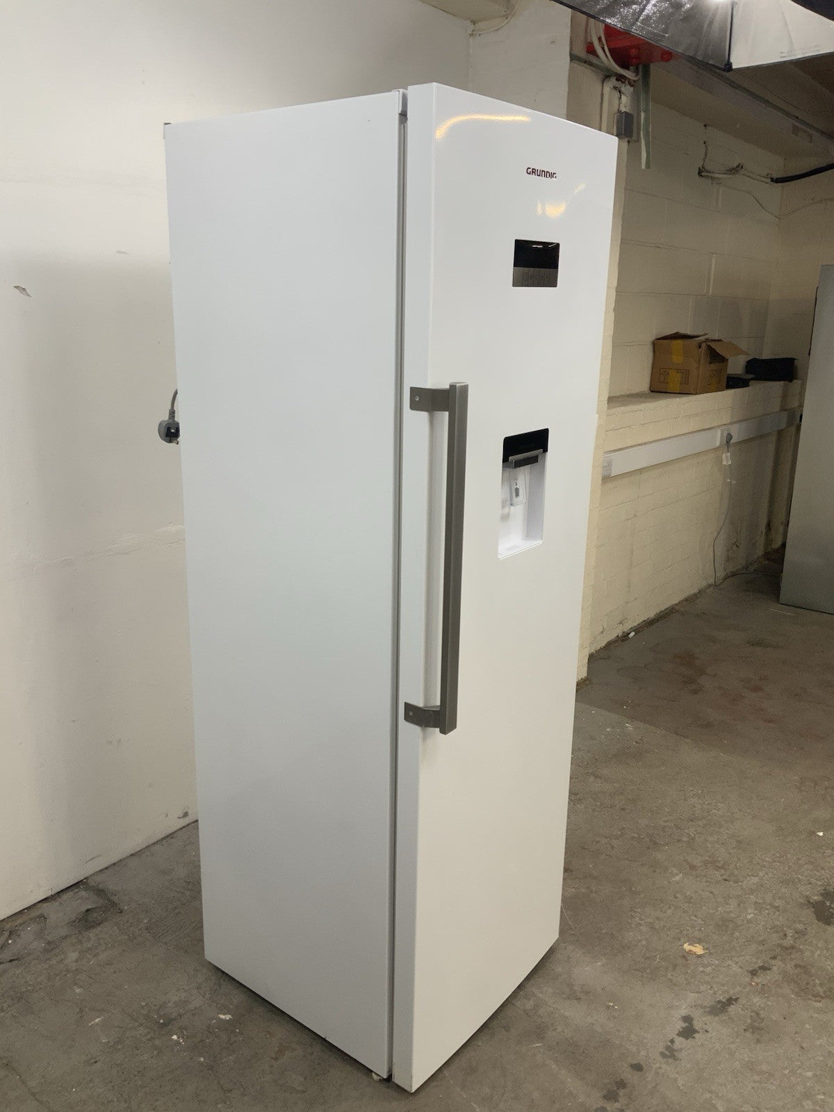 New Graded  GRUNDIG GSN30710DW Tall Fridge - White RRP £649! -K55