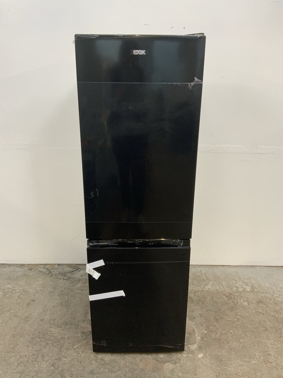 New Graded LOGIK LFC50B23 60/40 Fridge Freezer - Silver RRP £299 P09