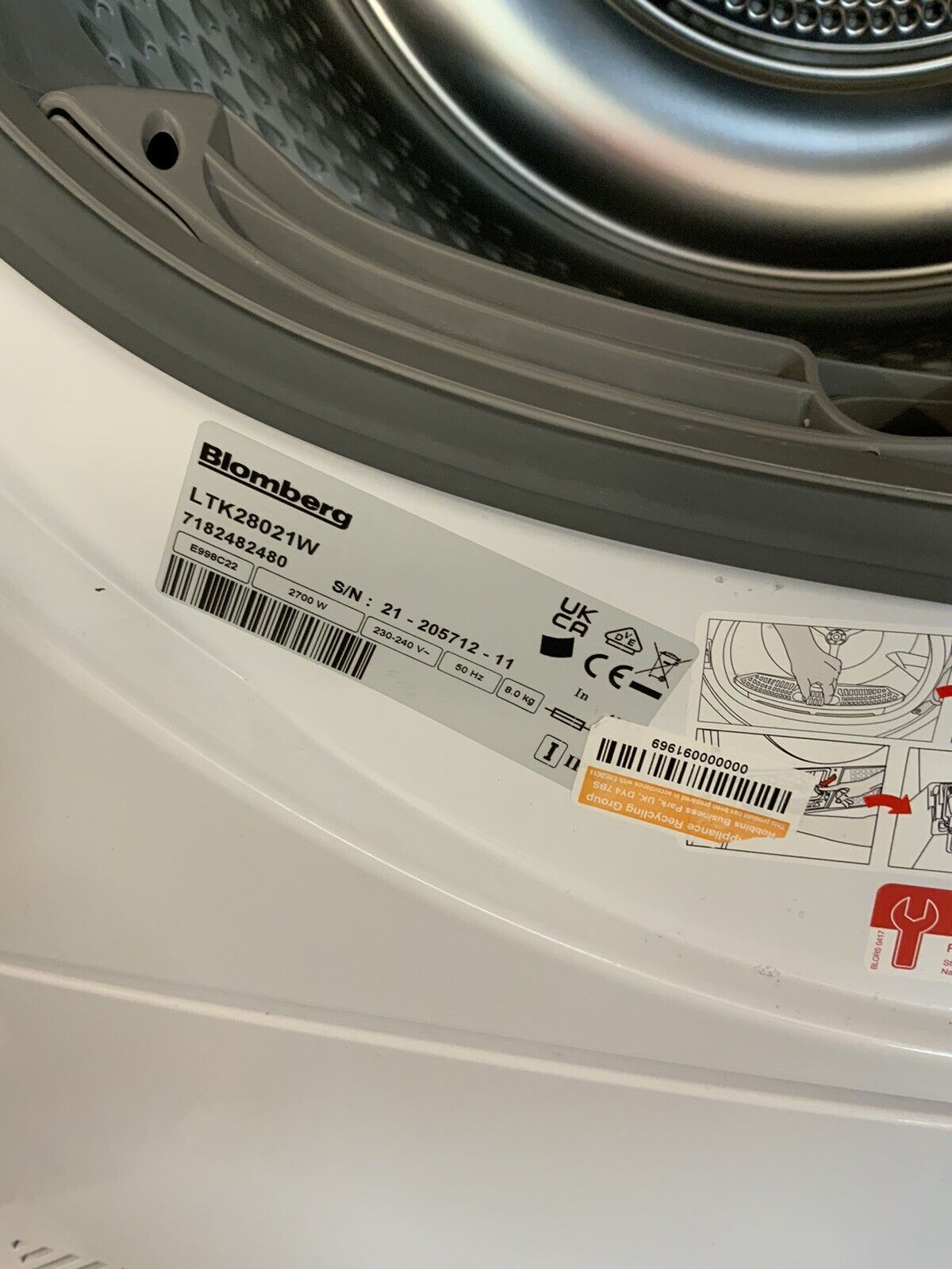 New Graded Blomberg LTK28021W 8kg Condenser Tumble Dryer D18