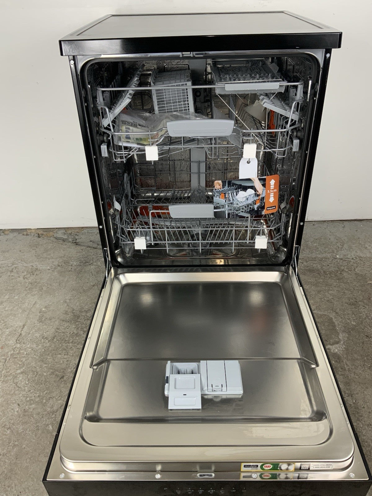 New Graded Hotpoint HFC3C26WCBUK Full Size Dishwasher - Black F42
