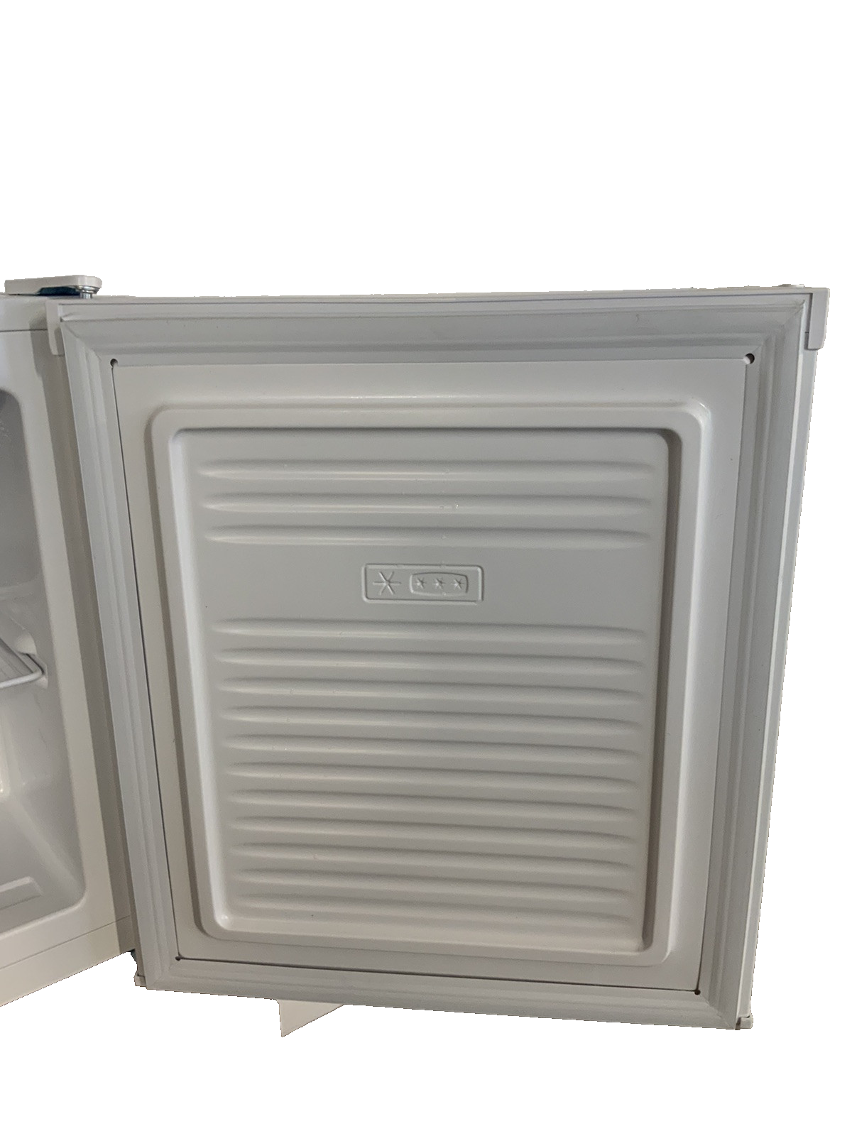 New Graded White Iceking TT35EW Table Top  Freezer F3