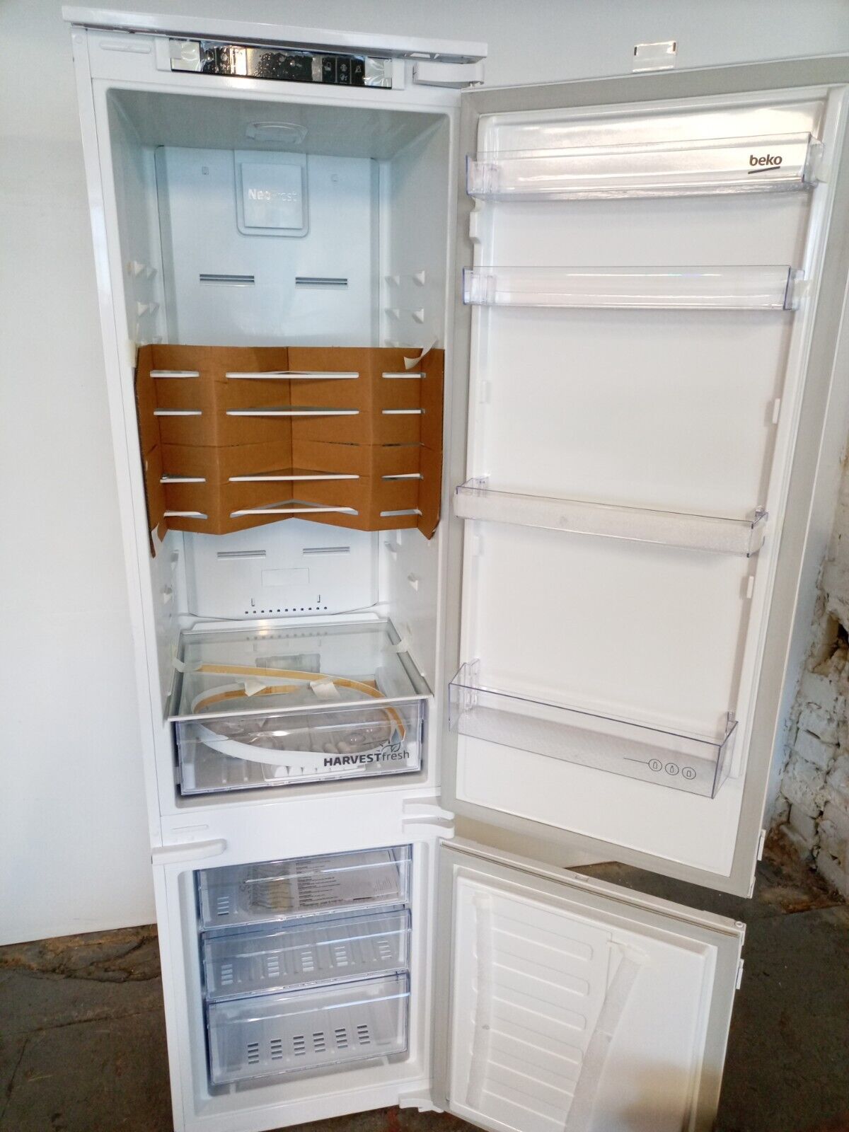 New Graded BEKO BCND4V973 193cm Integrated  70/30 Fridge Freezer RRP £719! T15