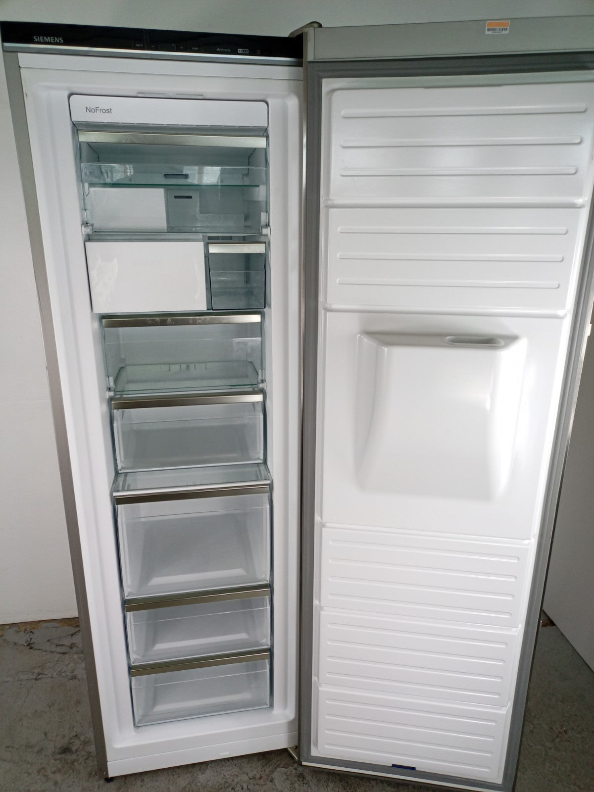 Extra Large Silver Siemens GS36DB12VG Frost Free Freezer With Ice Maker E66