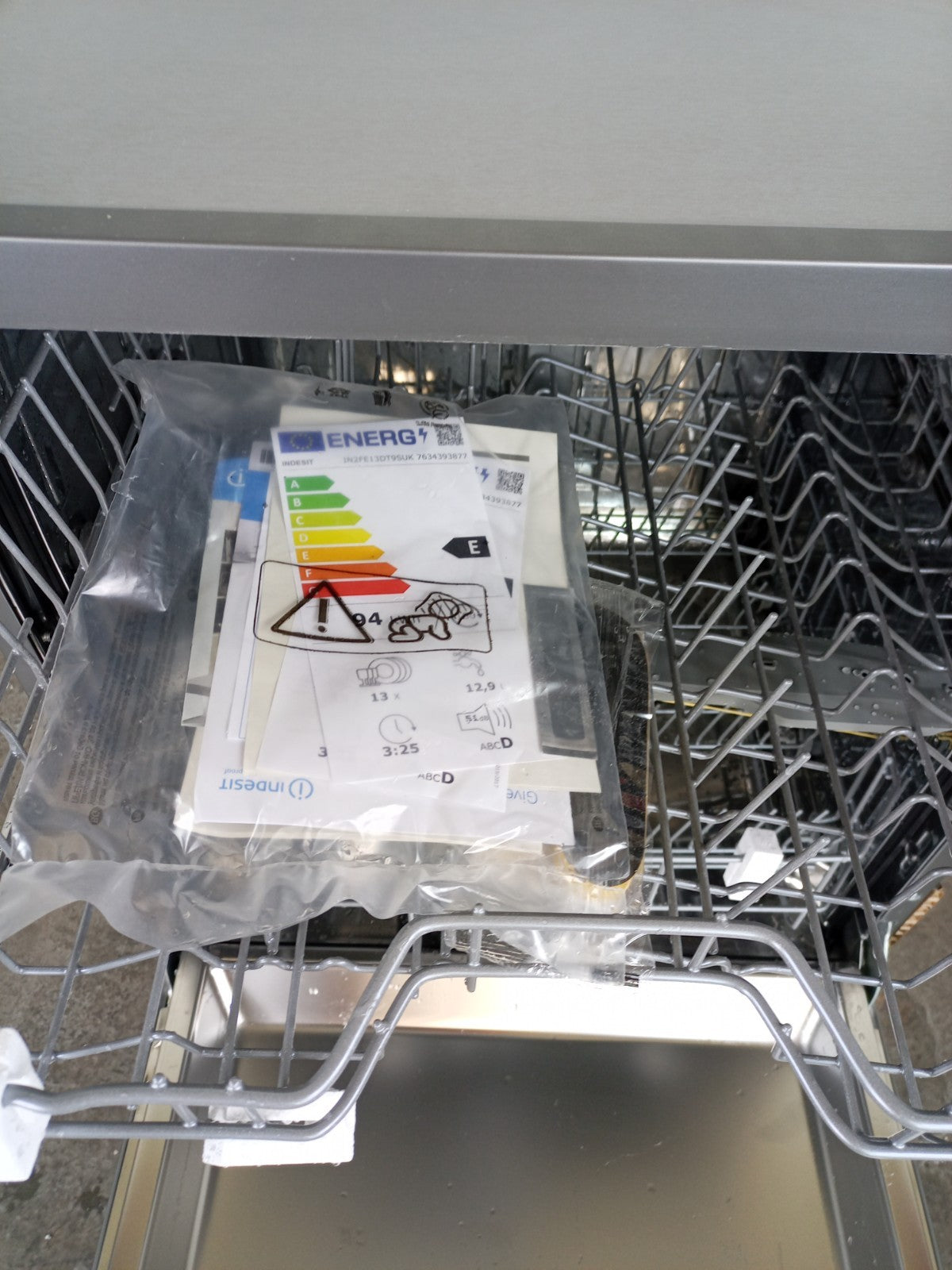 New Graded Silver Indesit IN2FE13DT9SUK Full Size Dishwasher RRP£299 P82