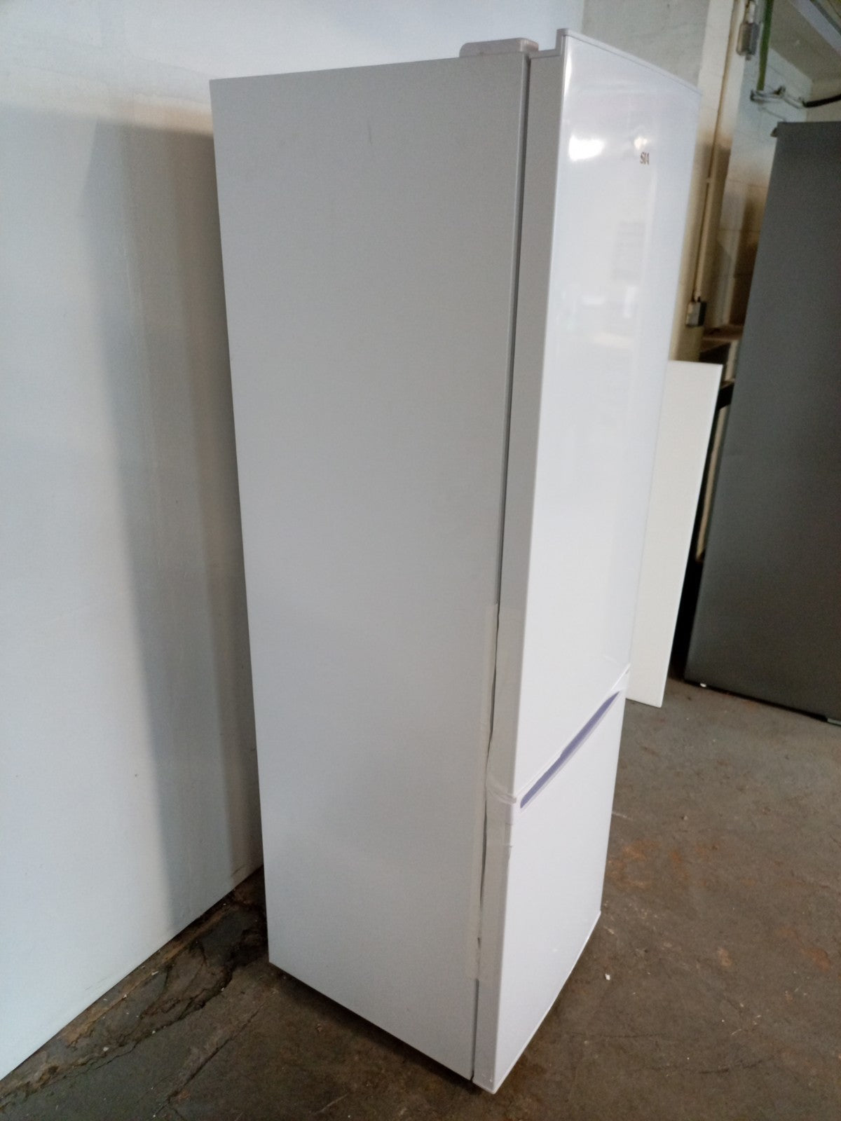 New Graded White SIA SFF17855WE Freestanding  Fridge Freezer RRP£320  H92