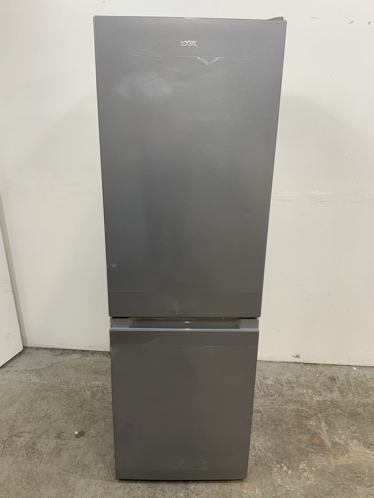 New Graded LOGIK LFC50S23 60/40 Fridge Freezer - Silver RRP £269 P07