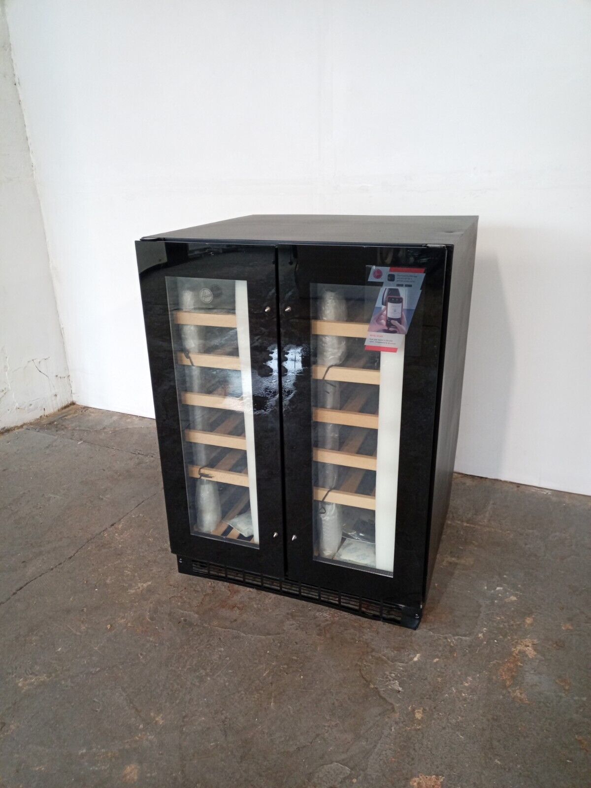 New Graded Hoover HWCB60DD UK 38 Bottle 60 cm Wine Cooler  RRP£699  Z25