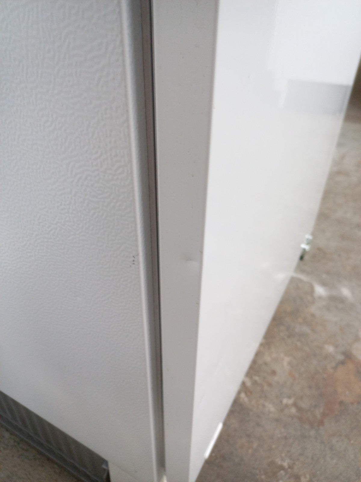 New Graded Kenwood KIL60W23 Integrated Undercounter Fridge RRP£269 M5