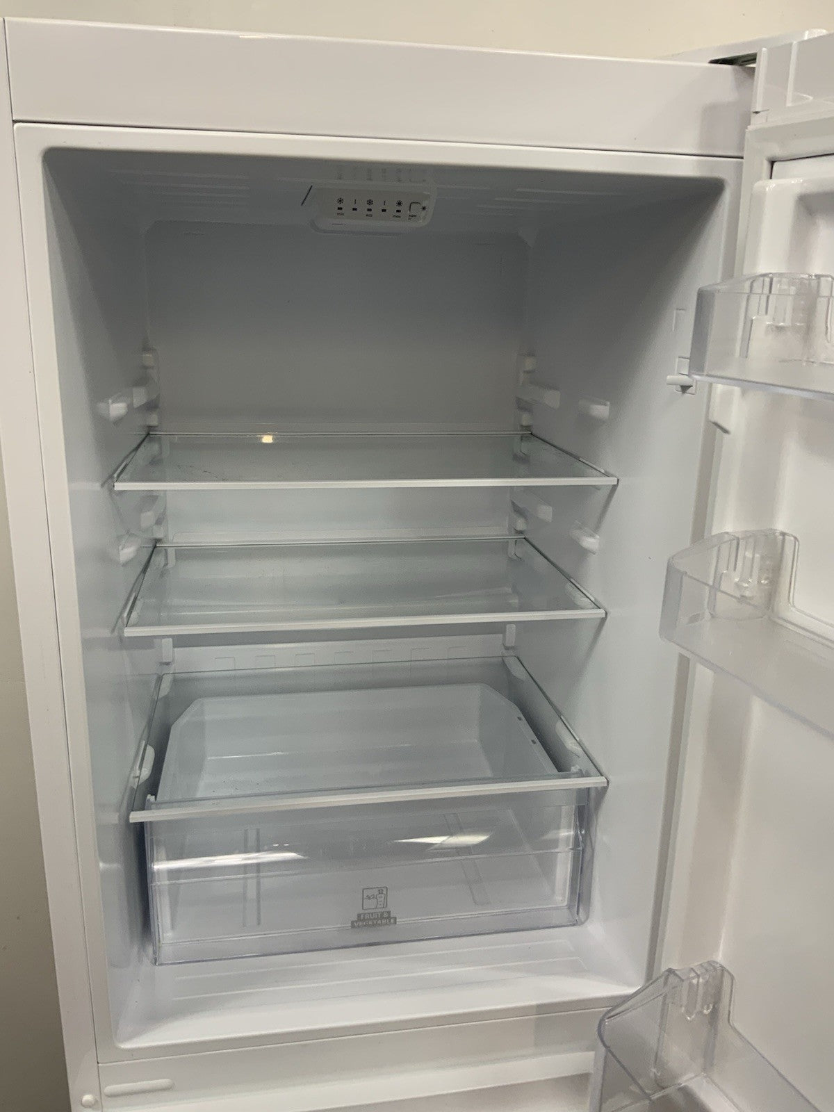 New Graded LOGIK LFC55W23 50/50 Fridge Freezer - White RRP £349 P16