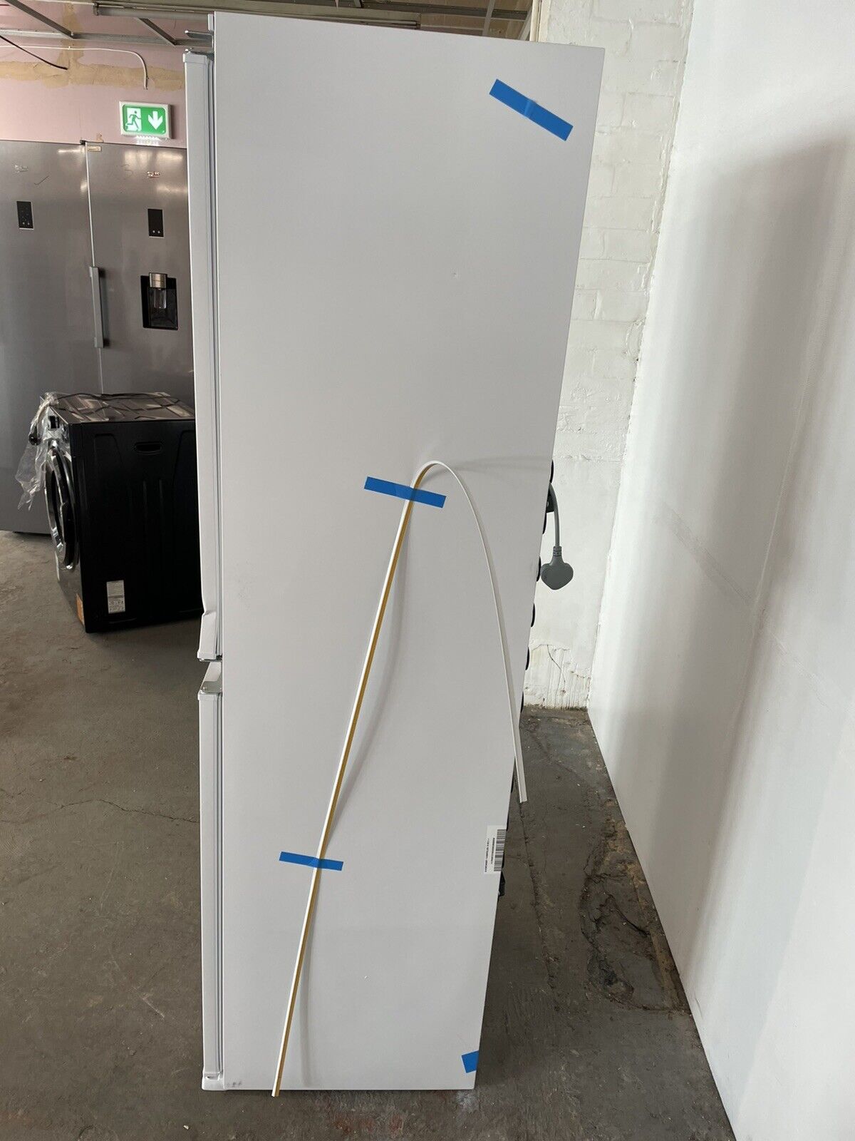 New Graded Montpellier MIFF505LF Integrated Frost Free Fridge Freezer 50/50 X48