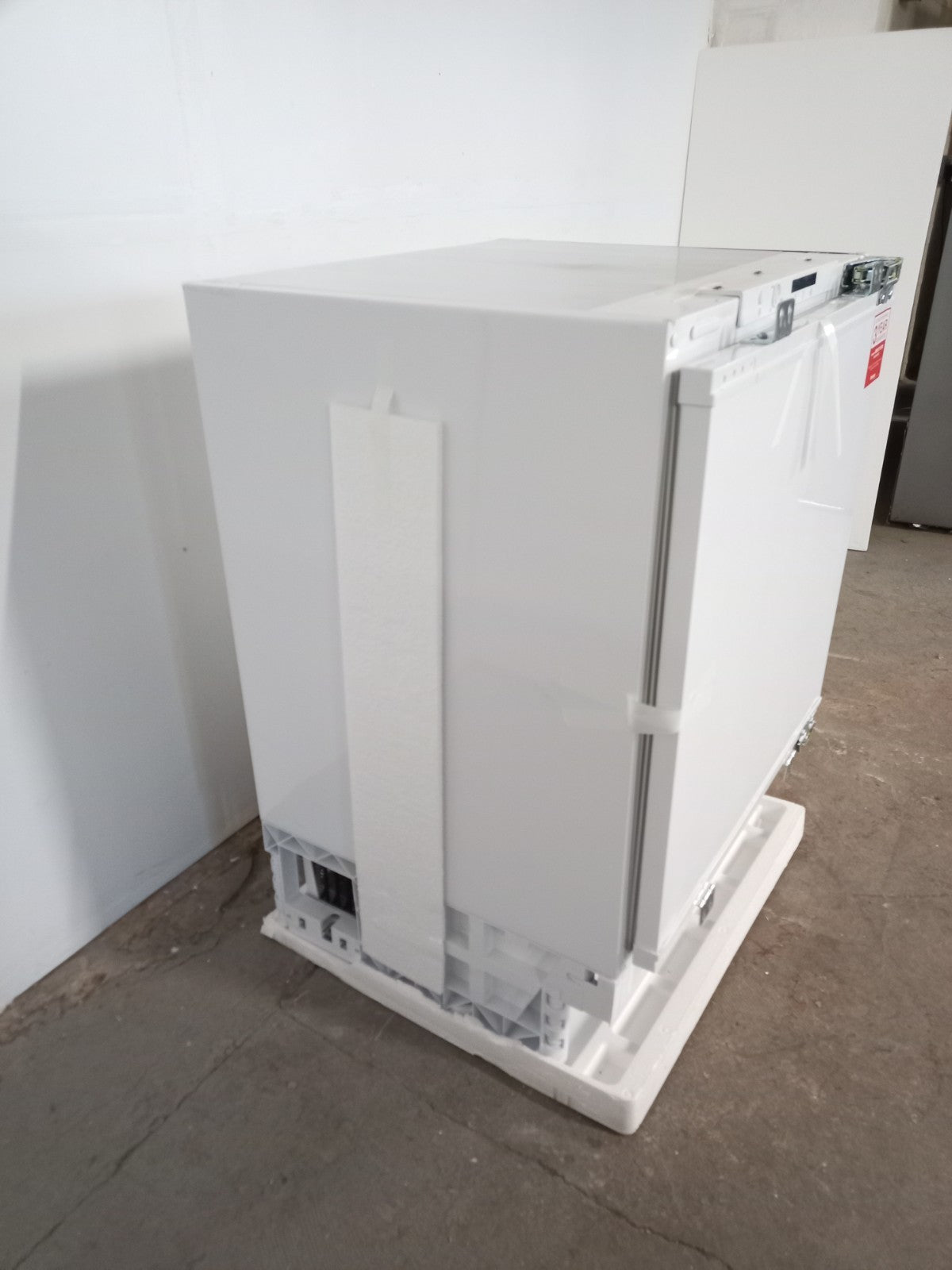 New Beko FSE1654IU  Integrated Undercounter Freezer  -UK Del RRP£400 H91