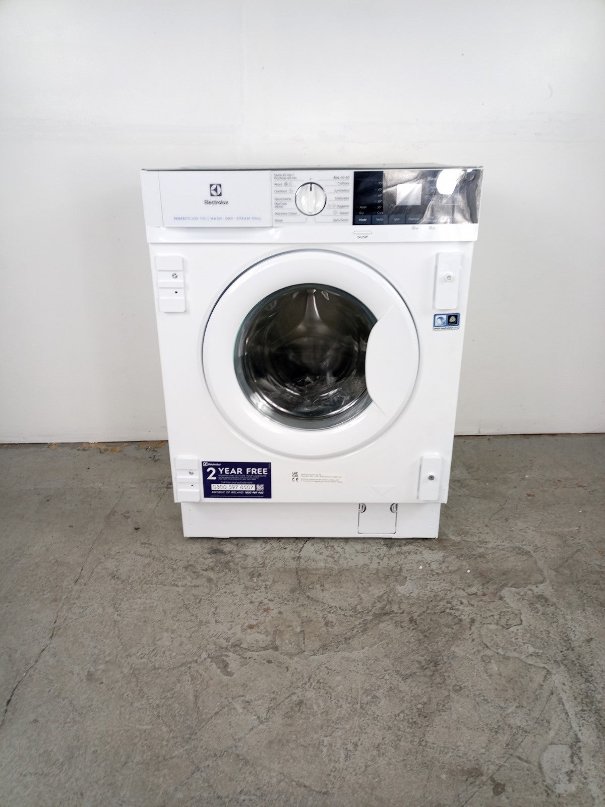 New Graded Electrolux EWD746PCBI  Integrated 7/4kg Washer Dryer RRP£849 E37