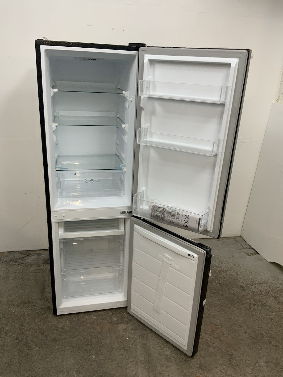 New Graded LOGIK LFC50B23 60/40 Fridge Freezer - Silver RRP £299 P09