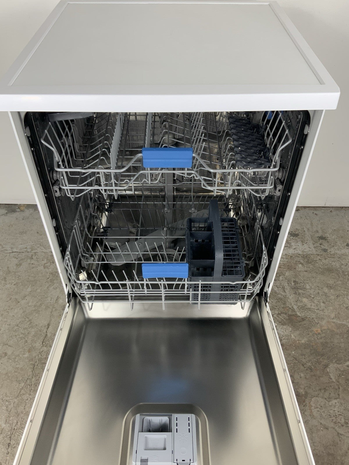 New Graded White BEKO BDFN15420W Pro HygieneIntense  Full-size Dishwasher F48