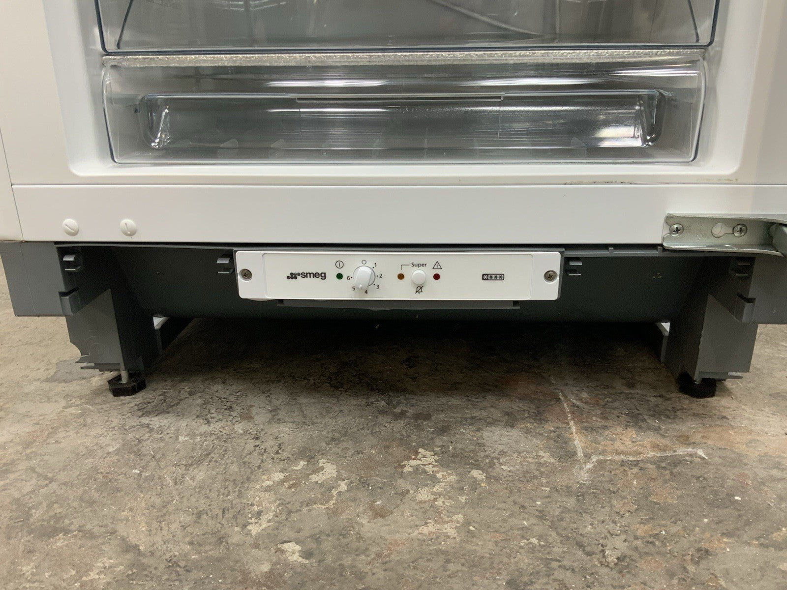 New Graded SMEG  UKU8F082DF1 Integrated Under-Counter Freezer 60cm  RRP£359 R48