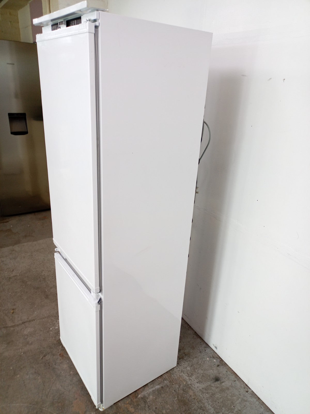 New Graded Beko KNE4554EVI  Integrated  70/30 Fridge Freezer RRP £599 N9