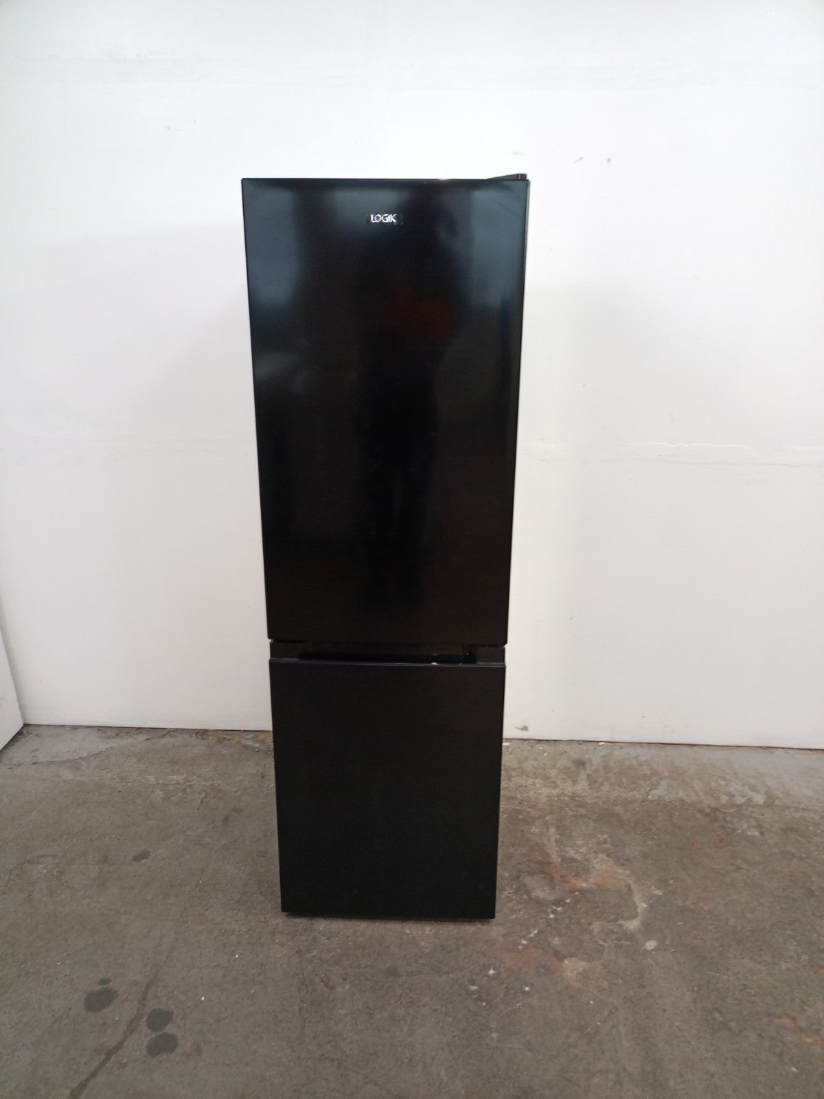 New Graded LOGIK LFC50B23 60/40 Fridge Freezer - Black RRP £299 M2