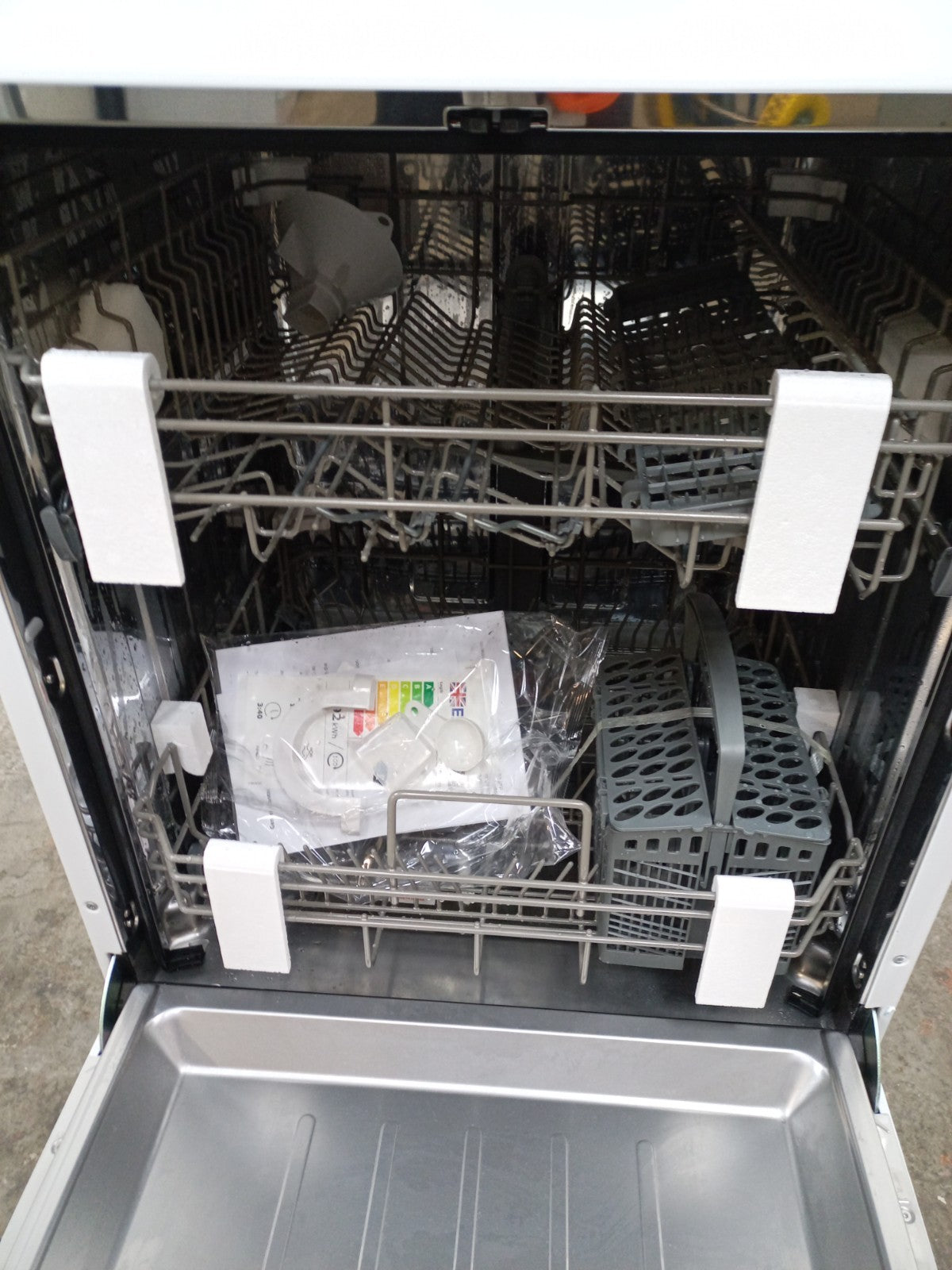 New Graded White Logik  LDW60W23 Full Size Dishwasher RRP£249 C16