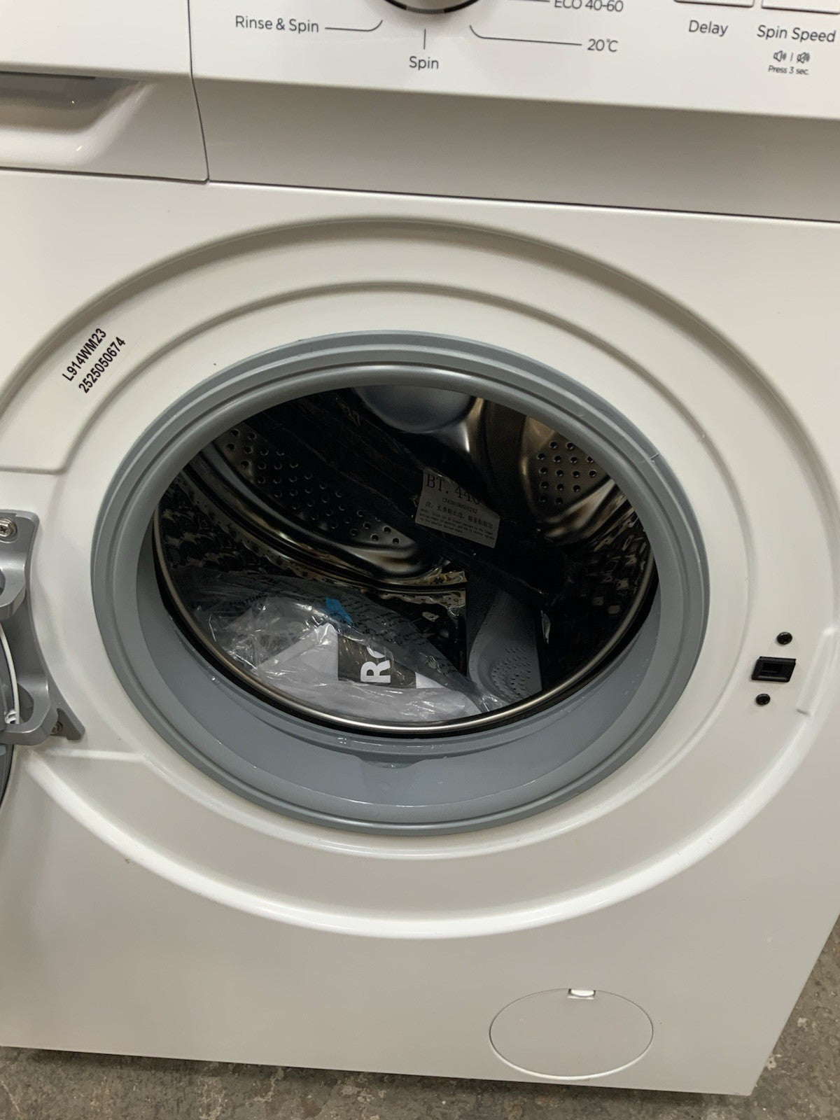 New Graded Logik L914WM23 9kg Washing Machine 1400 Spin RRP£299 R54