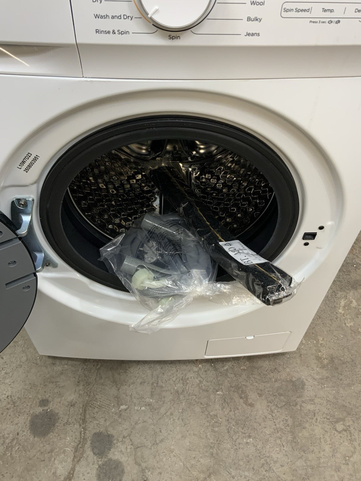 New Graded LOGIK L10W7D23 10 kg Washer Dryer - White RRP £429 P57