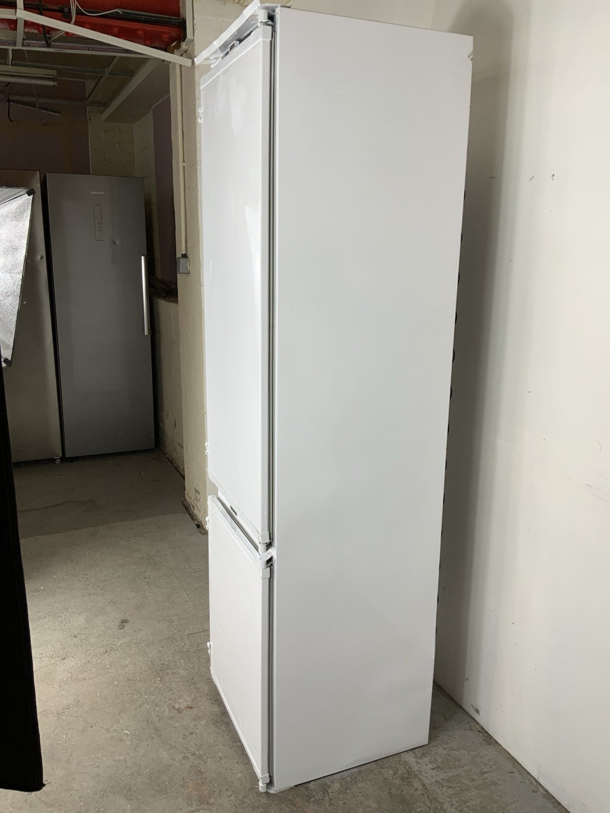 New Graded Beko BCND4V973 193cm Integrated  70/30 Fridge Freezer RRP £679 F64
