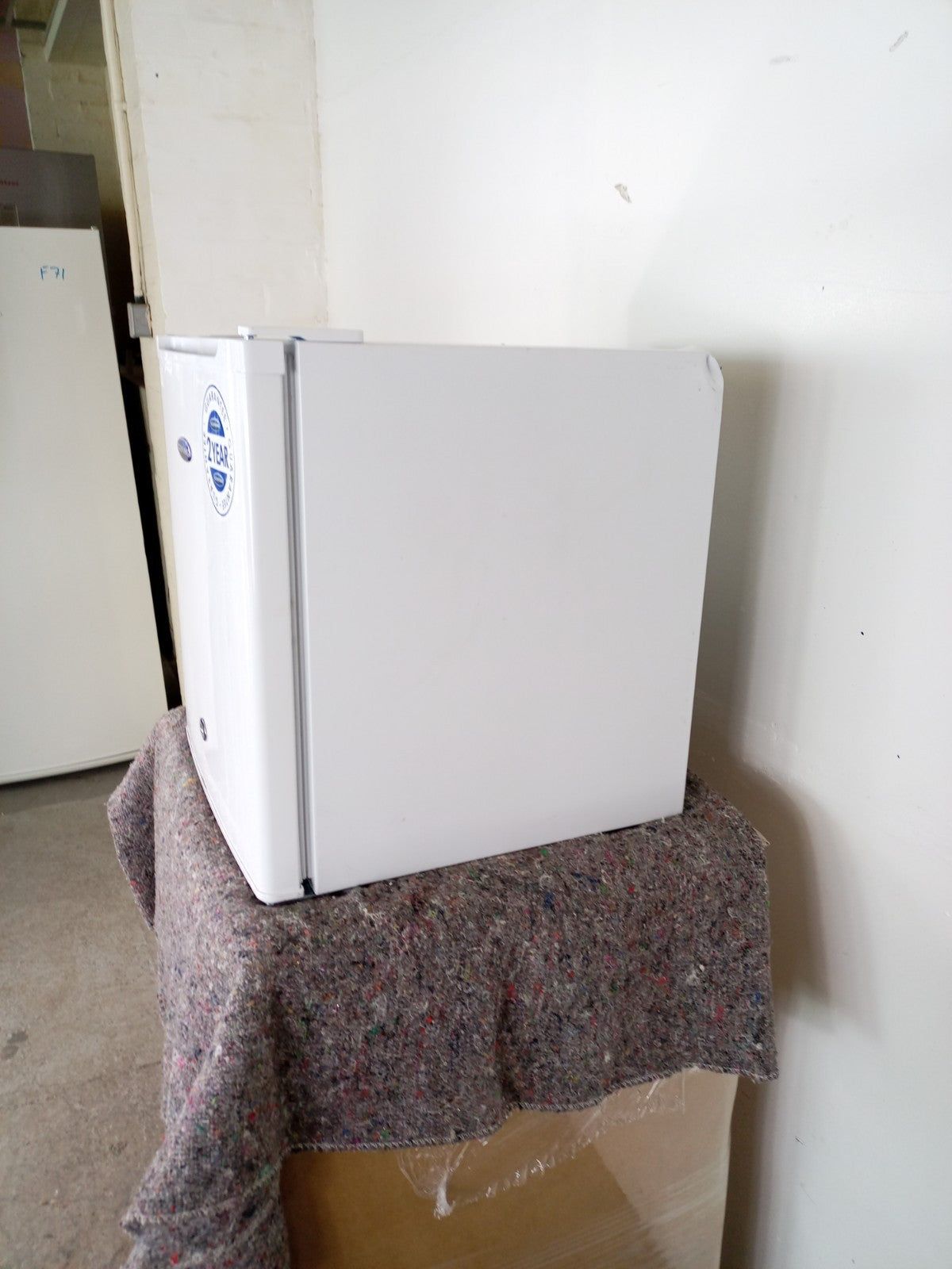 New Graded White Iceking TT47EW Table Top  FrIdge V11