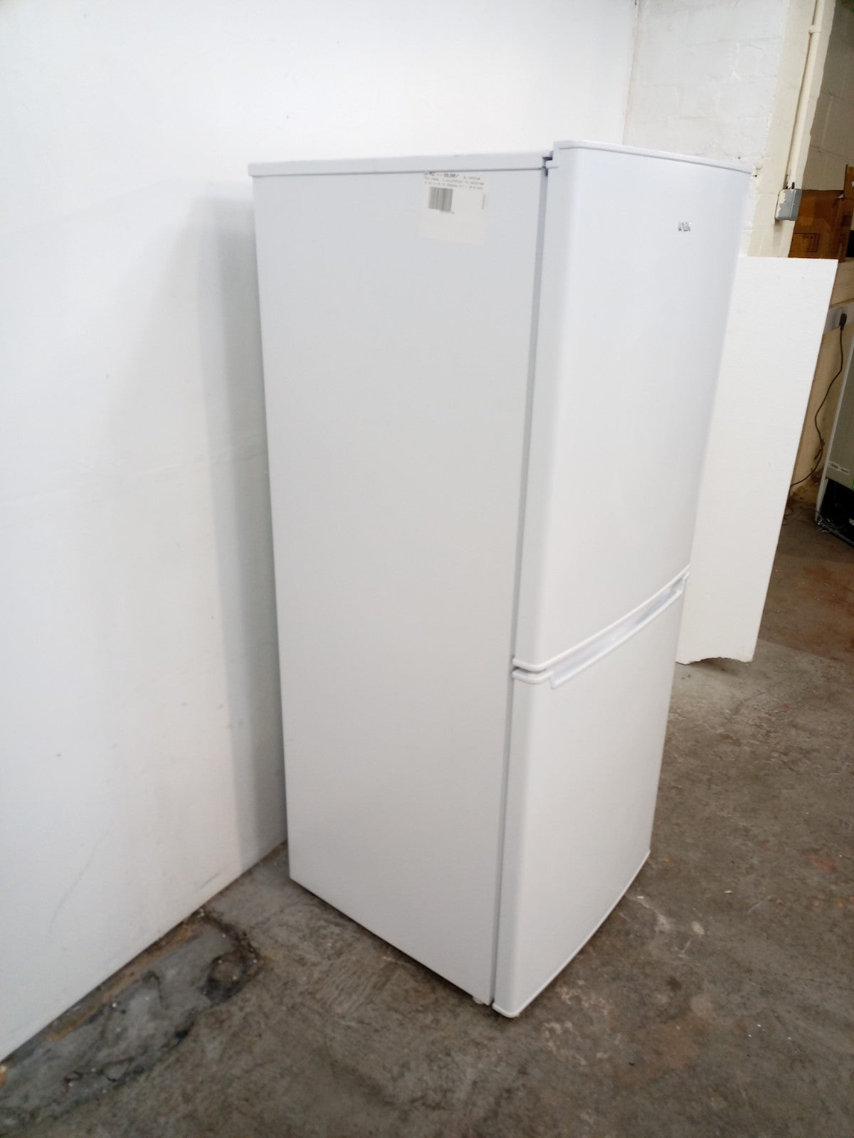 New Graded LOGIK L55CW23 60/40 Fridge Freezer - White RRP £259 S85