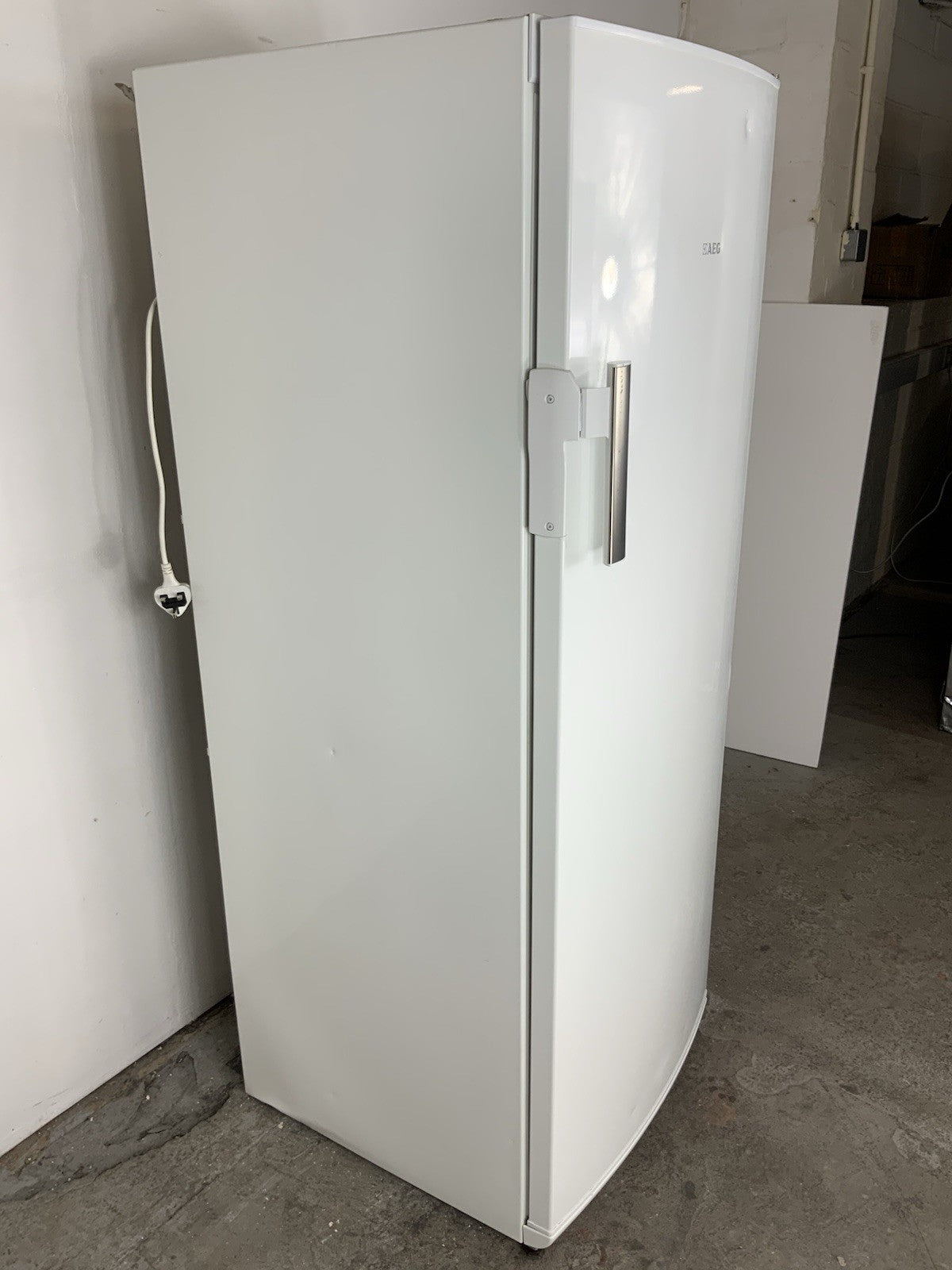 AEG A72020GNW0 60cm Wide Frost Free Freestanding Upright Freezer - White F71