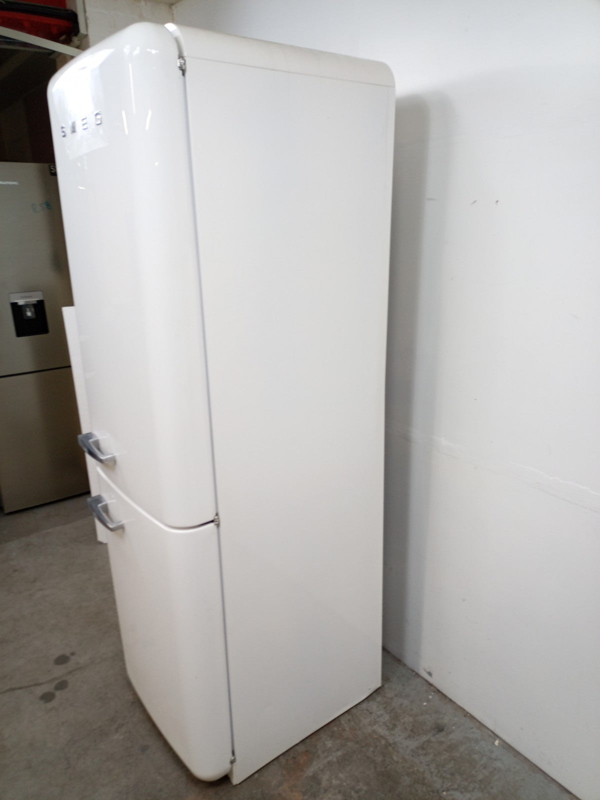 New Graded Retro White  Smeg FAB32RWH5UK 60/40 Fridge Freezer RRP£2099 S92