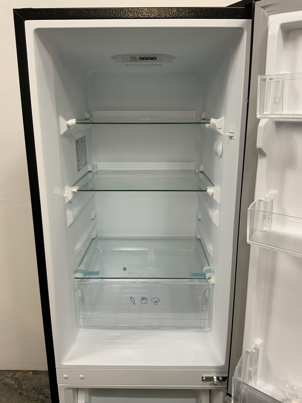 New Graded LOGIK LFC50B23 60/40 Fridge Freezer - Silver RRP £299 P09
