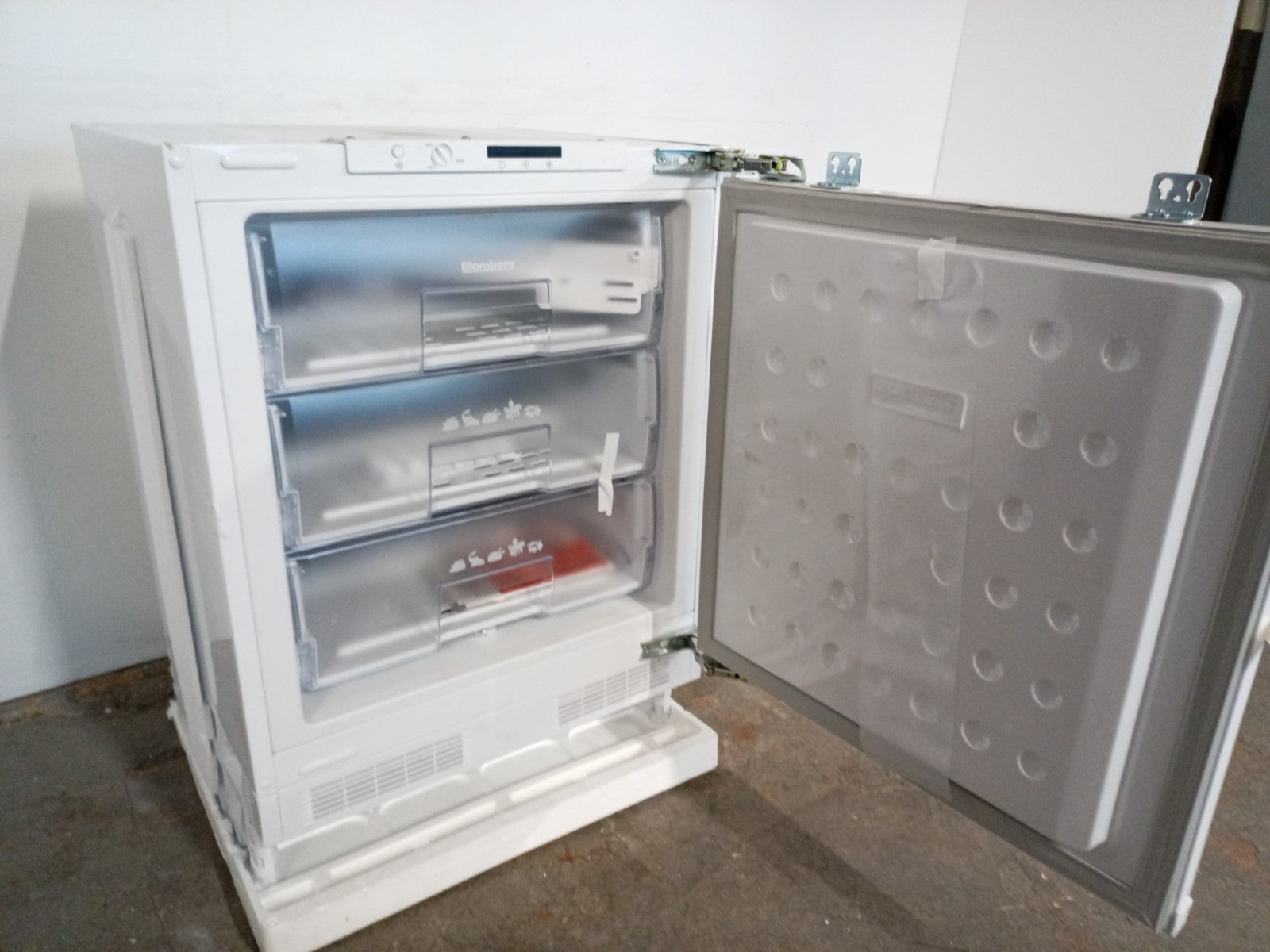 New Beko FSE1654IU  Integrated Undercounter Freezer  -UK Del RRP£400 H91