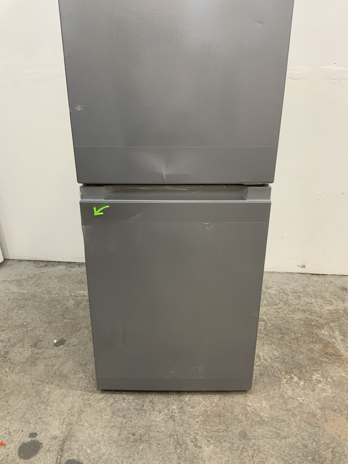 New Graded LOGIK LFC50S23 60/40 Fridge Freezer - Silver RRP £269 P07