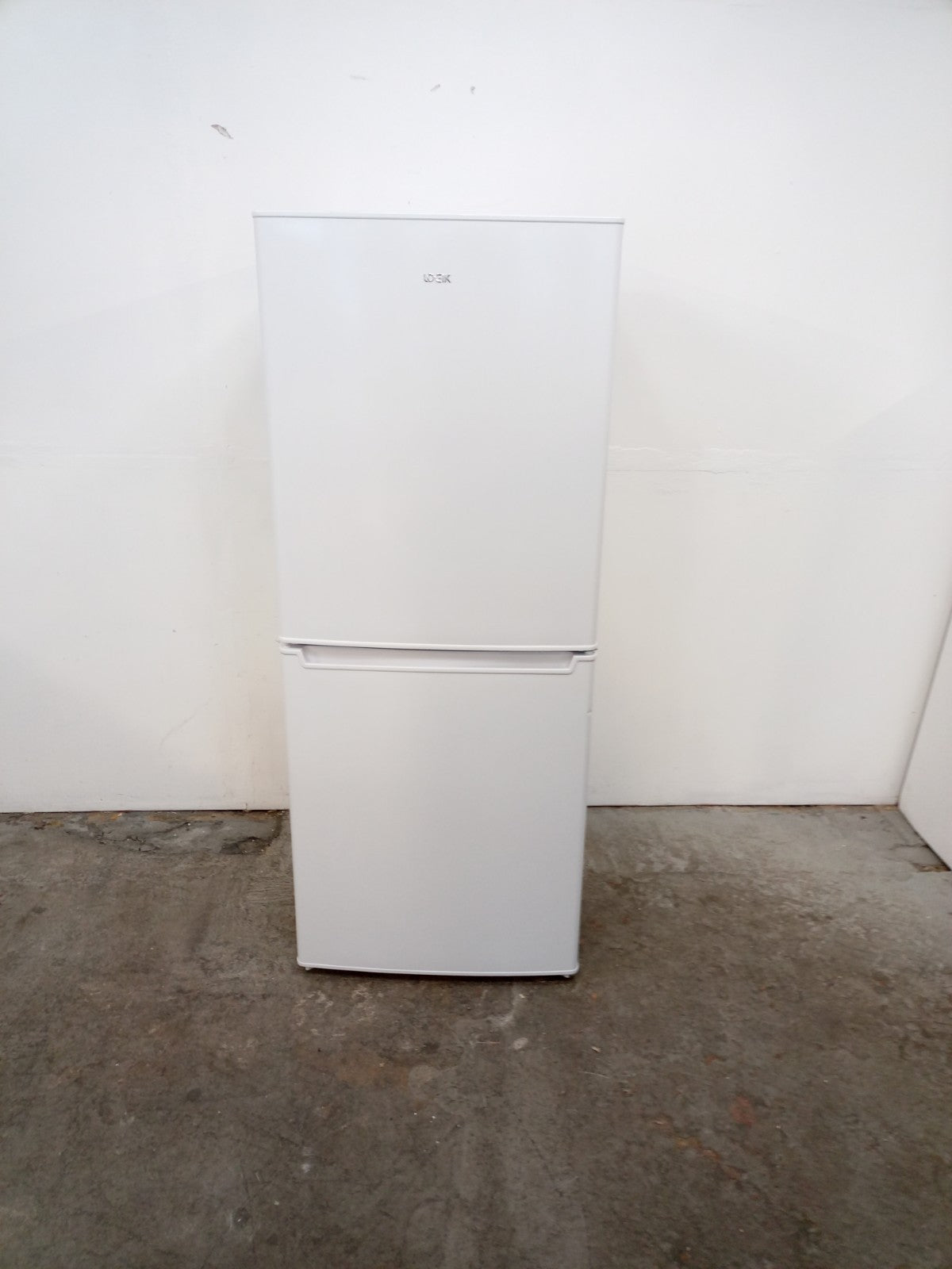 New Graded LOGIK L55CW23 60/40 Fridge Freezer - White RRP £259 S85