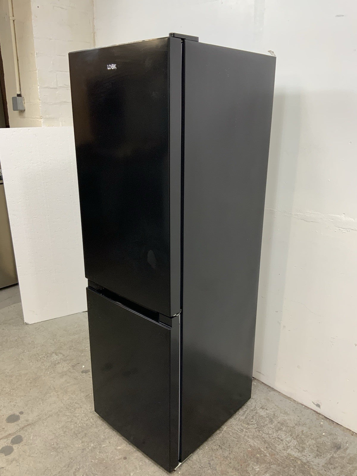New Graded LOGIK LFC50B23 60/40 Fridge Freezer - Black RRP £299 P21