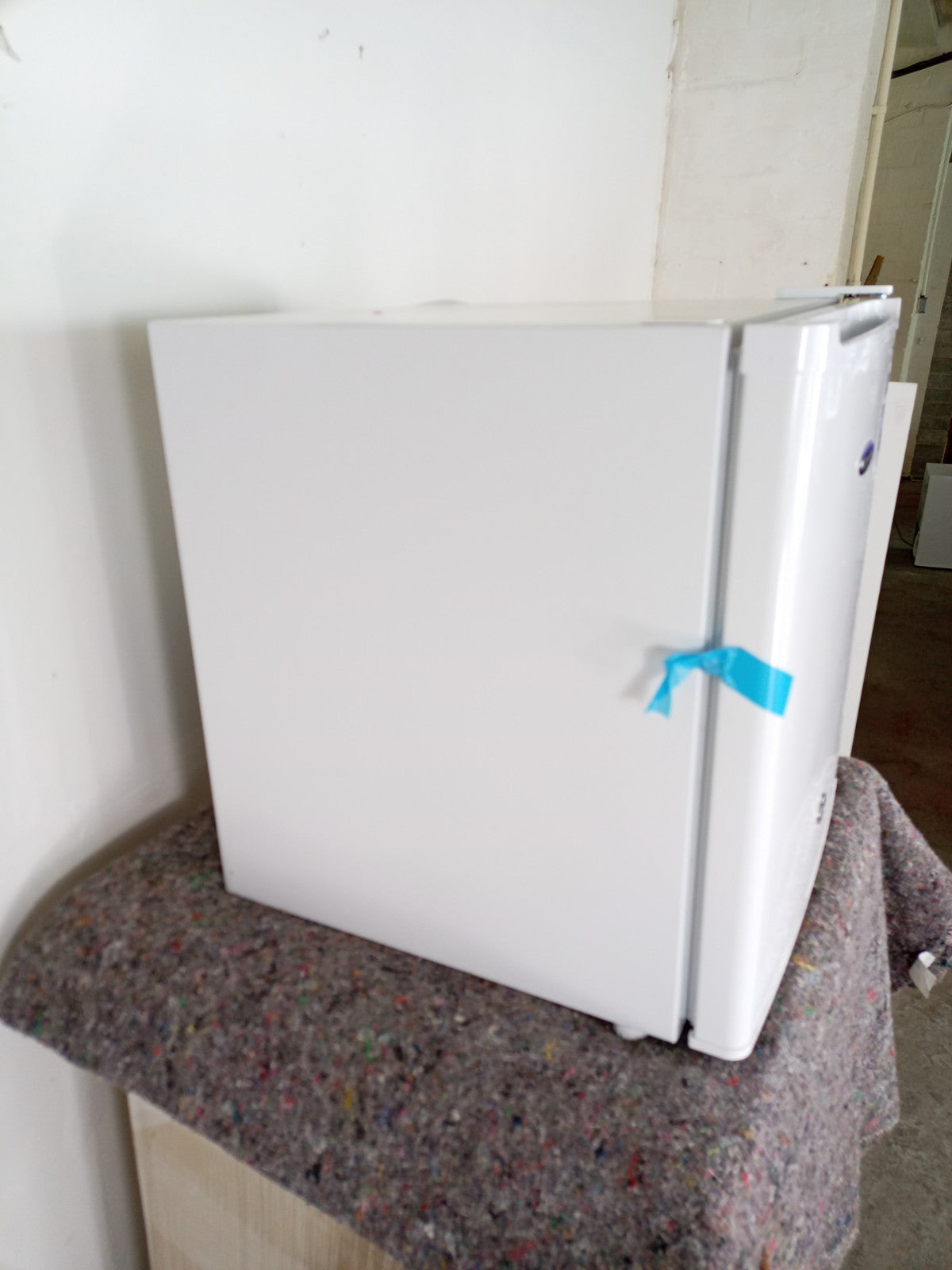 New Graded White Iceking TT47EW Table Top  FrIdge V11