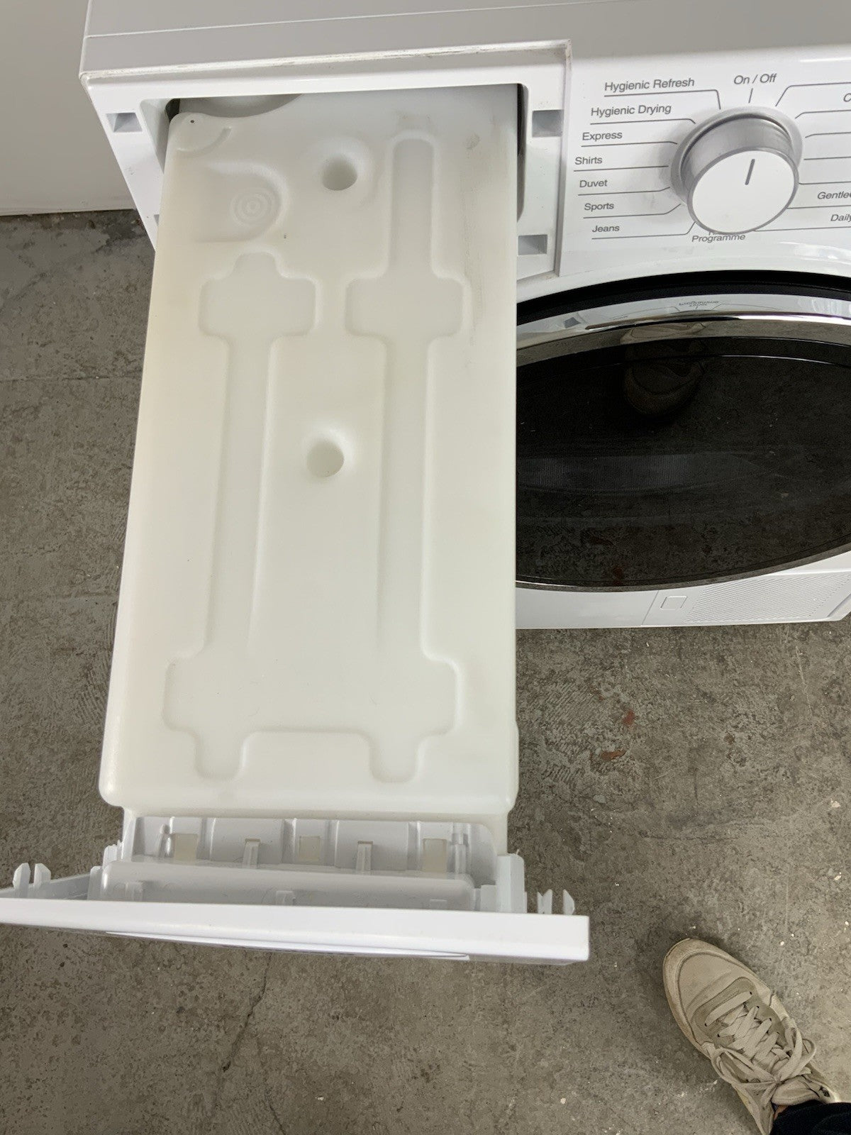New Graded Beko LTP18320W 8kg Heat Pump Tumble Dryer RRP £550 F27