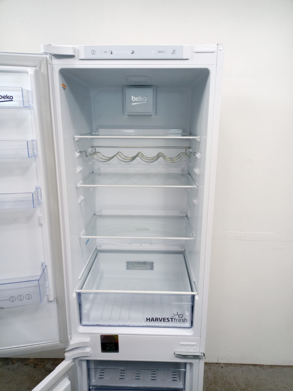 New Graded Beko BCFD4V73 Integrated  70/30 Fridge Freezer RRP £529 D5