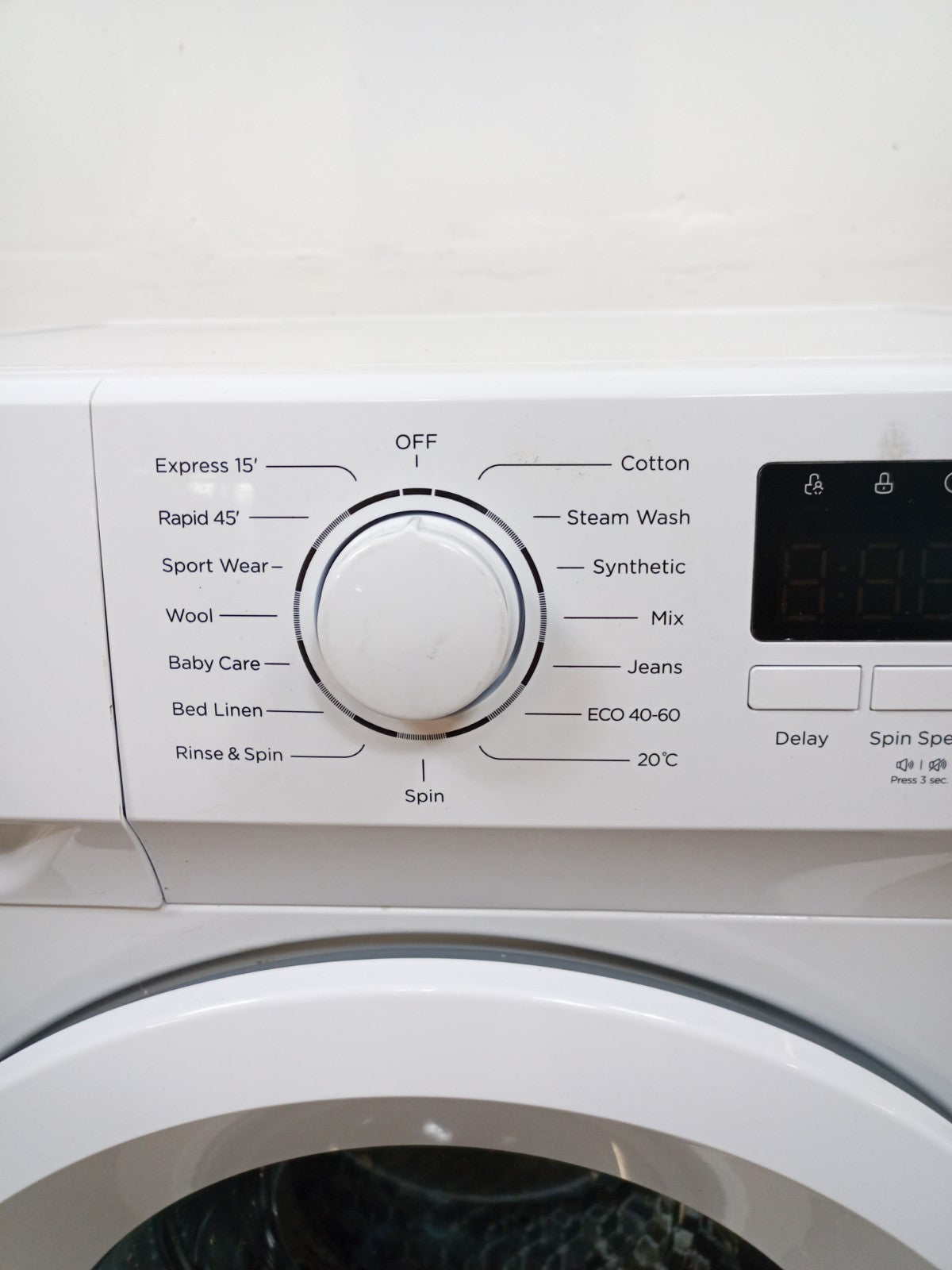 New Graded Logik L914WM23 9kg Washing Machine 1400 Spin RRP£299 C10