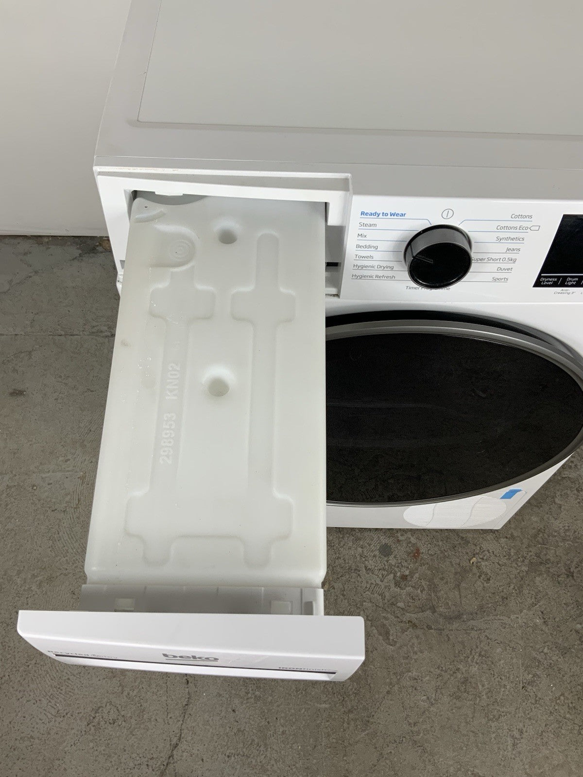 New Graded BEKO Pro Ironfinish B5T48231IW 8 kg Heat Pump Tumble Dryer -White F15