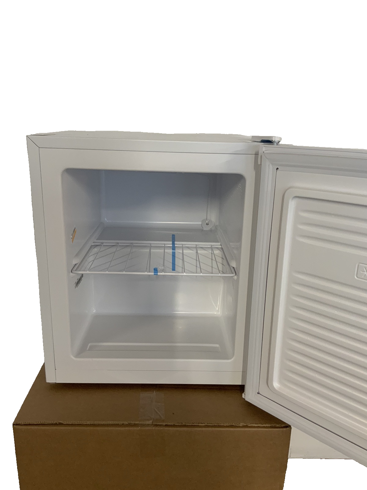 New Graded White Iceking TT35EW Table Top  Freezer F3