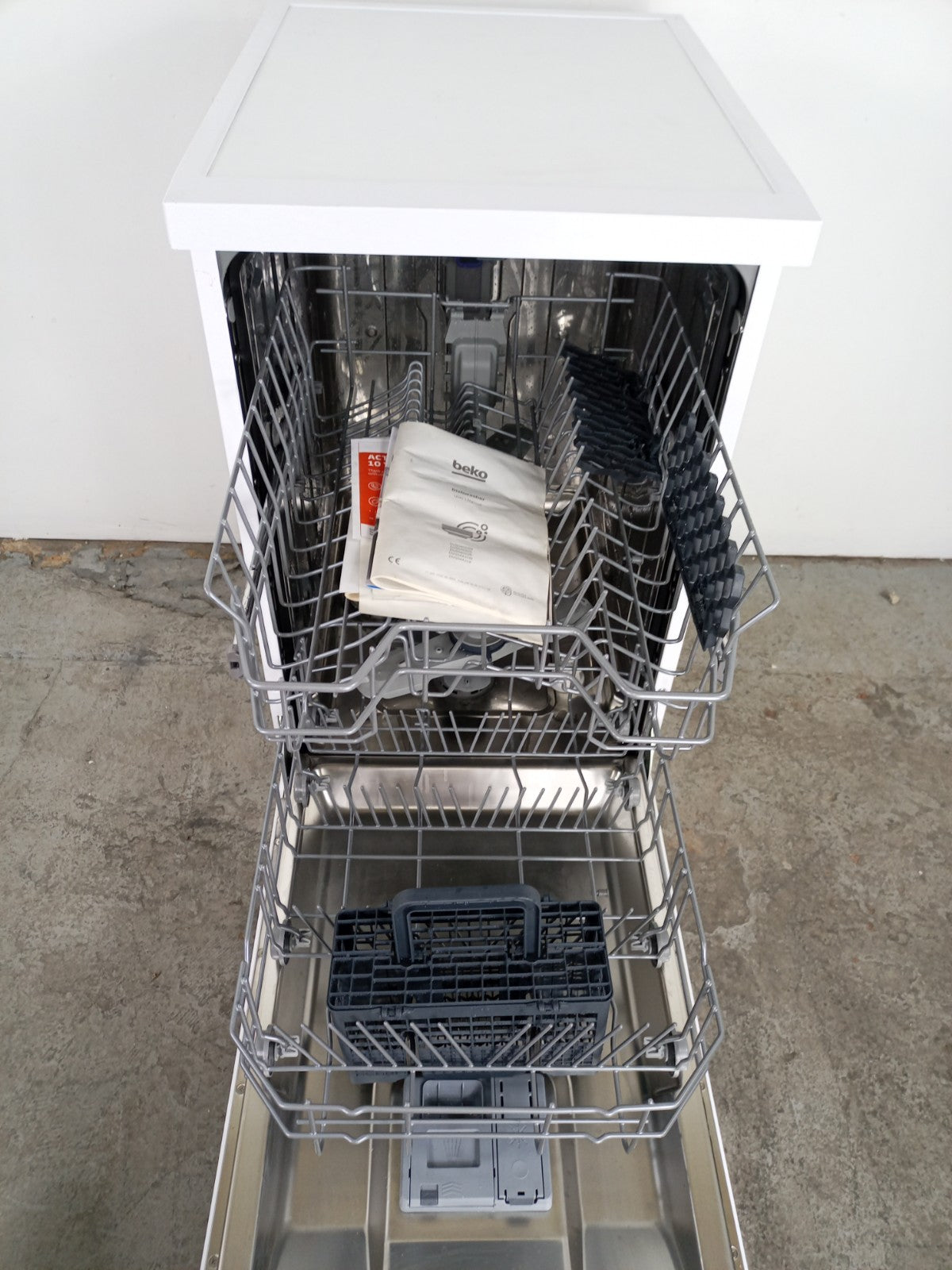 New Graded White  Beko DVS04X20W Slimline Dishwasher RRP£299- P8