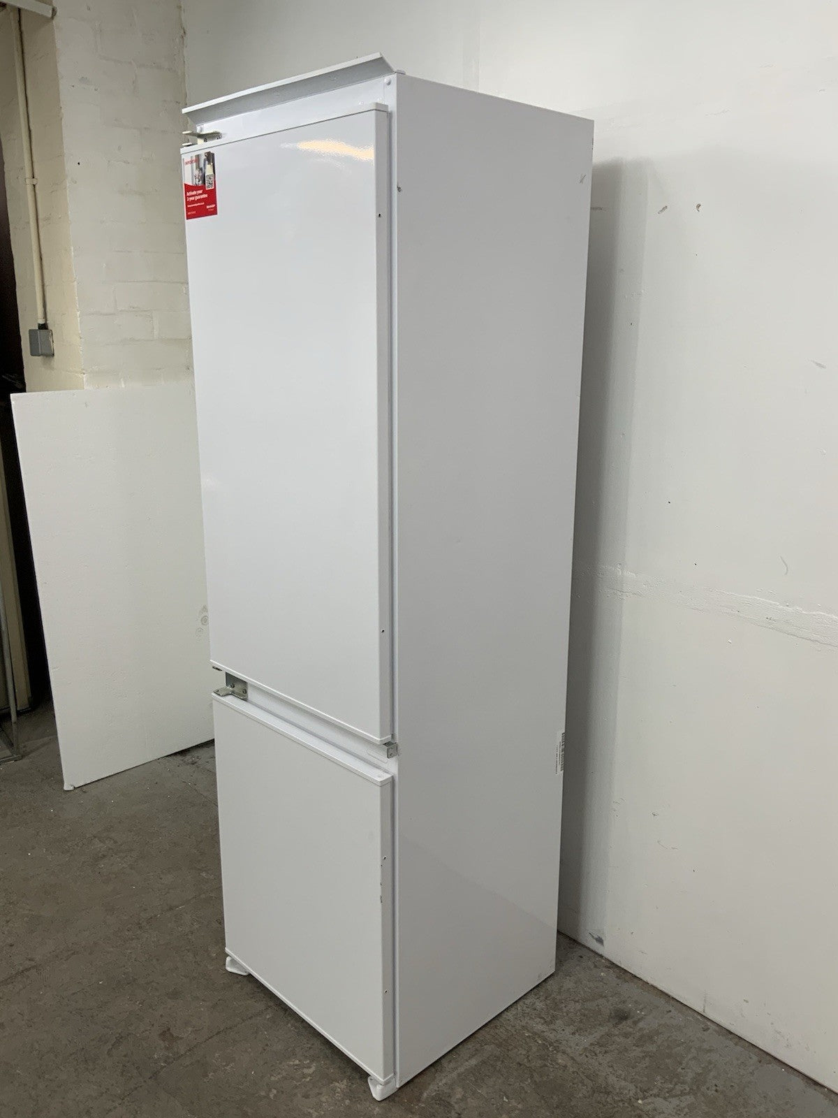 New Graded SHARP SJ-BE250M1XS-EN Integrated 70/30 Fridge Freezer RRP£379 R32