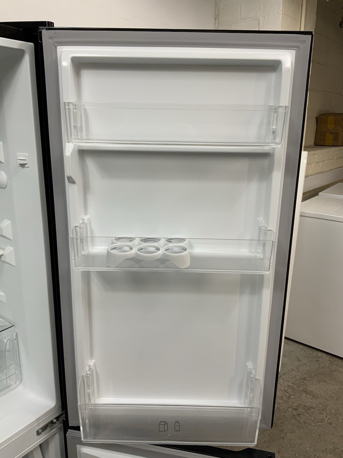 New Graded LOGIK LFC50B23 60/40 Fridge Freezer - Black RRP £299 P21