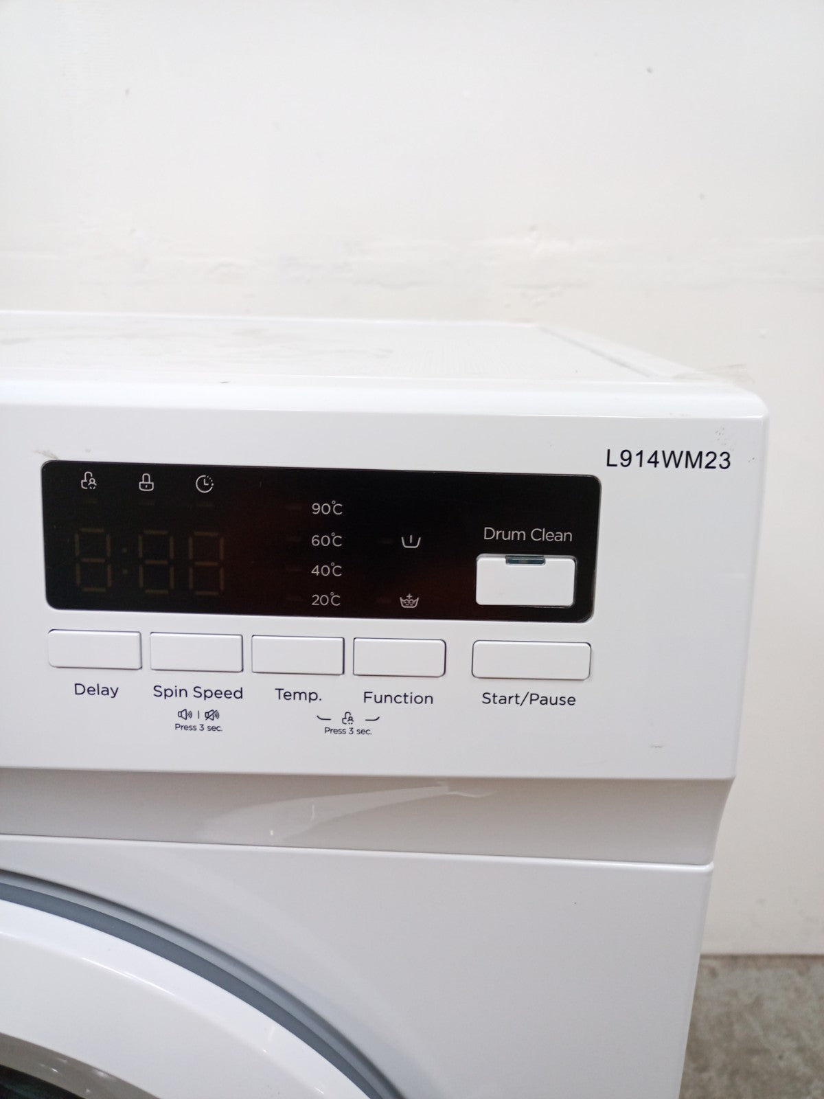 New Graded Logik L914WM23 9kg Washing Machine 1400 Spin RRP£299 C21